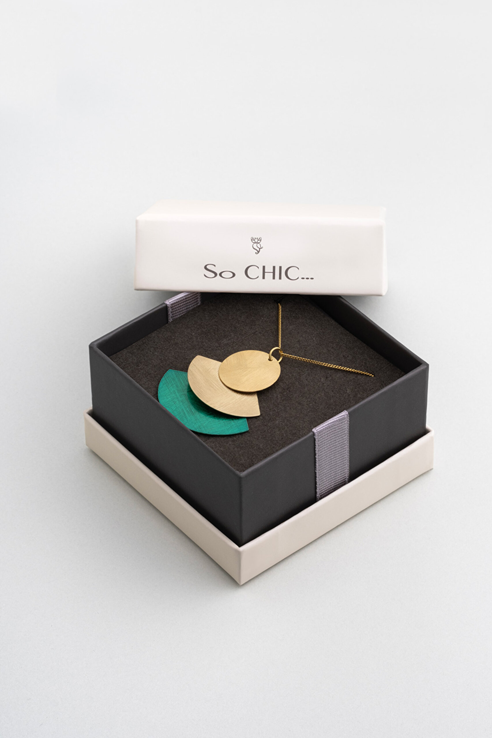 ⁠ Yeşil Petra Güneşi 18 Ayar Sarı Altın Kaplama 45 Cm Gümüş Tasarım Kolye_4}