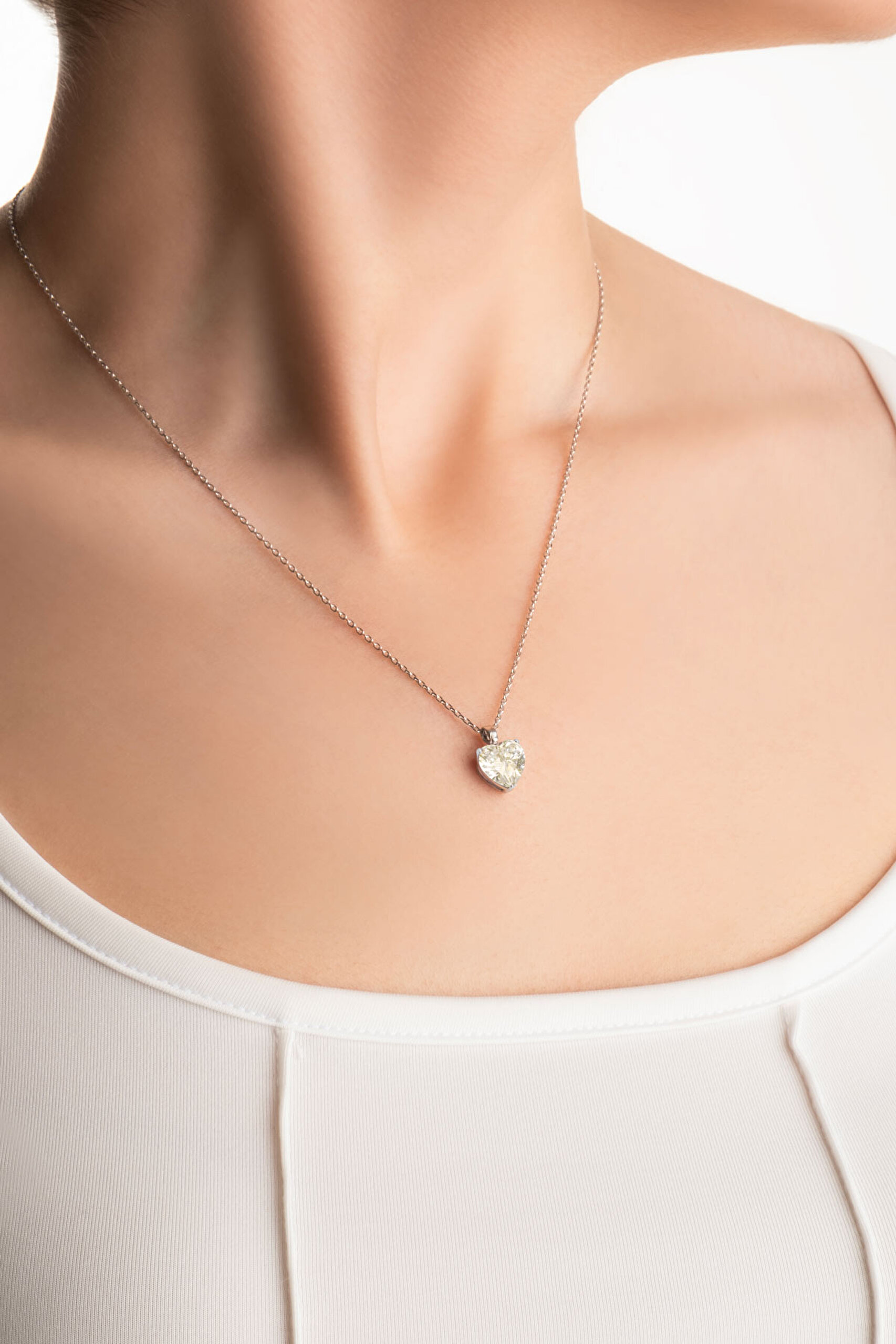 ⁠ Gizemli Kalp 18 Ayar Beyaz Altın Kaplama 45 Cm Gümüş Kolye_1}