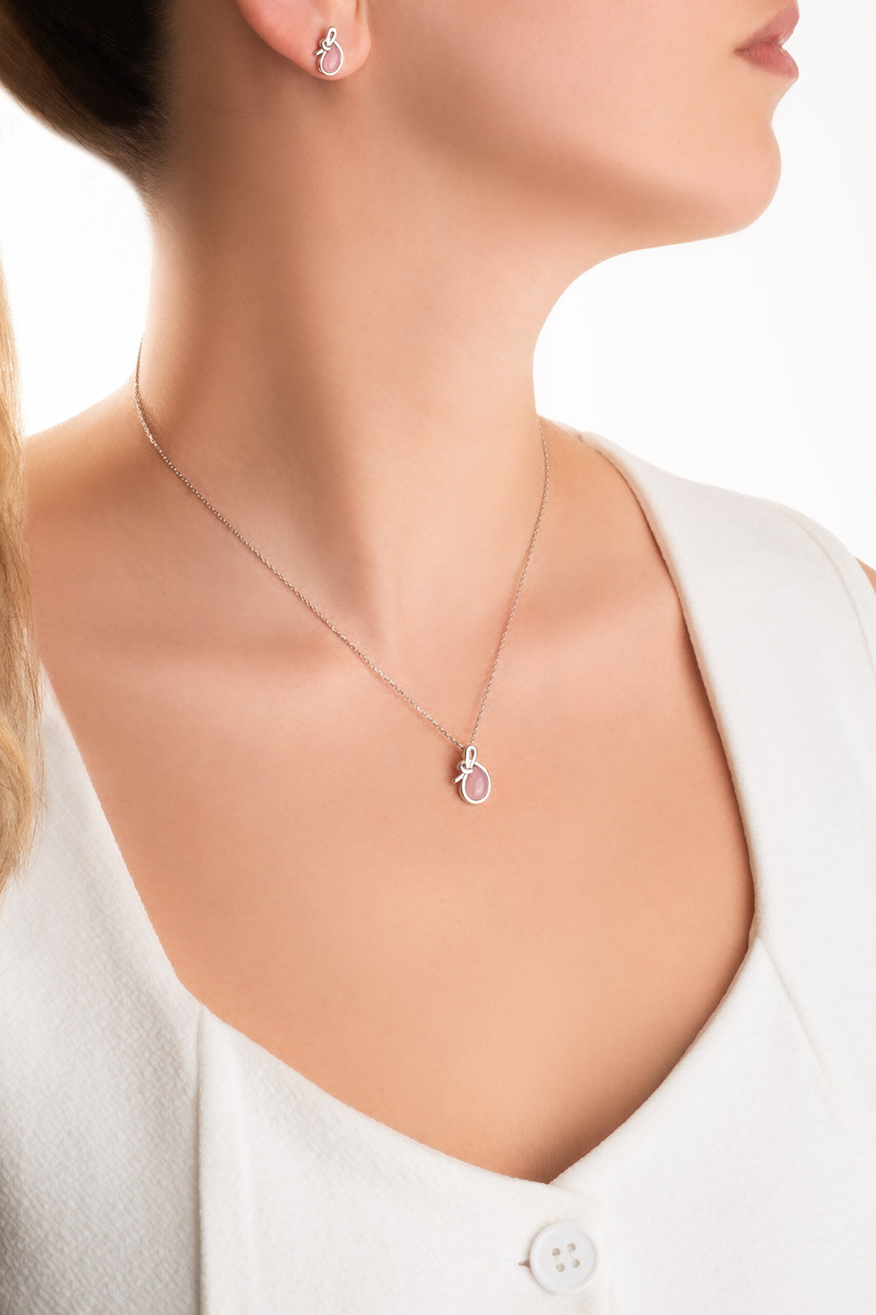 Kalsedon Parıltısı 18 Ayar Beyaz Altın Kaplama Gümüş Küpe - 3