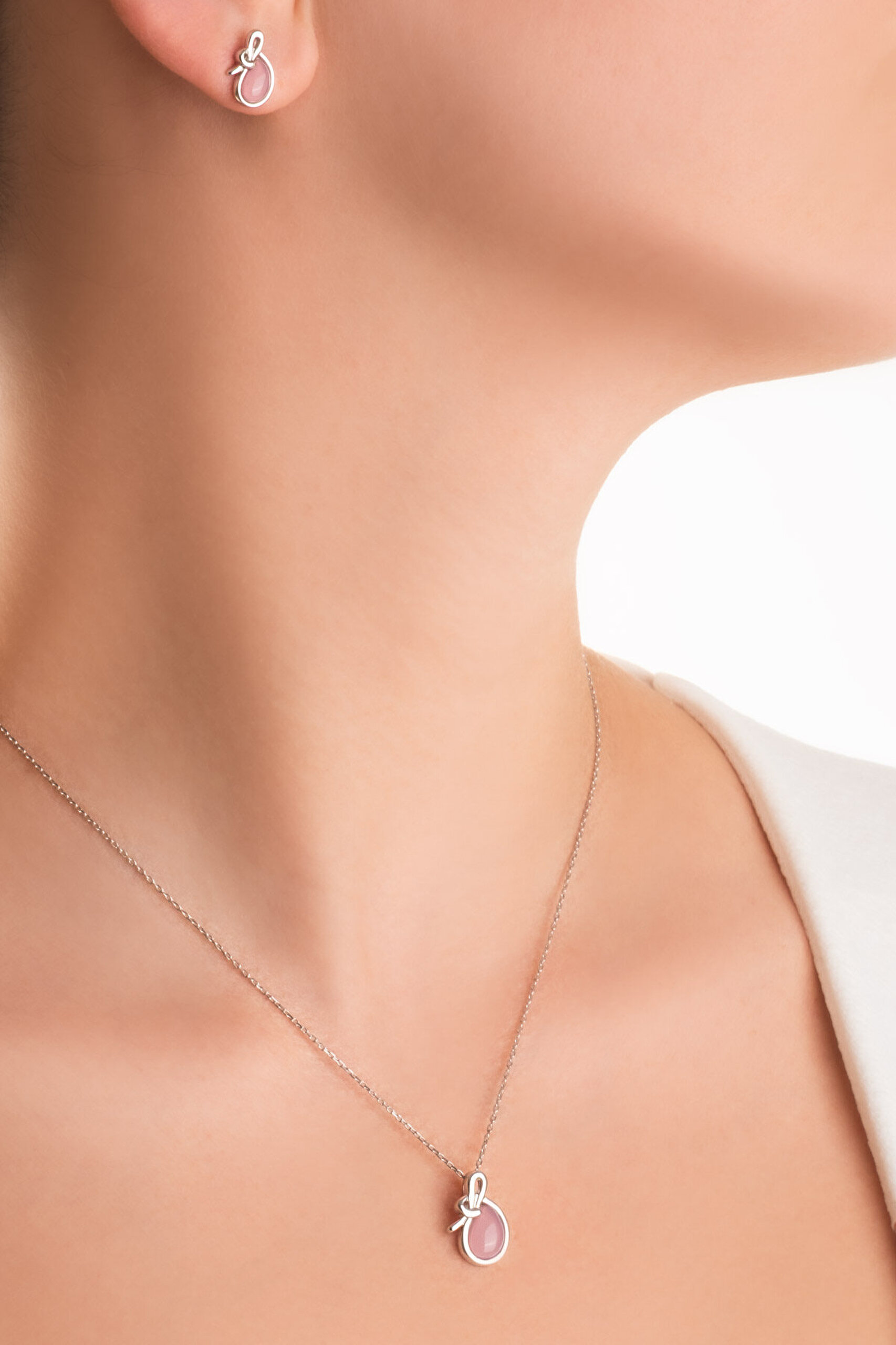 Kalsedon Parıltısı 18 Ayar Beyaz Altın Kaplama Gümüş Küpe - 1