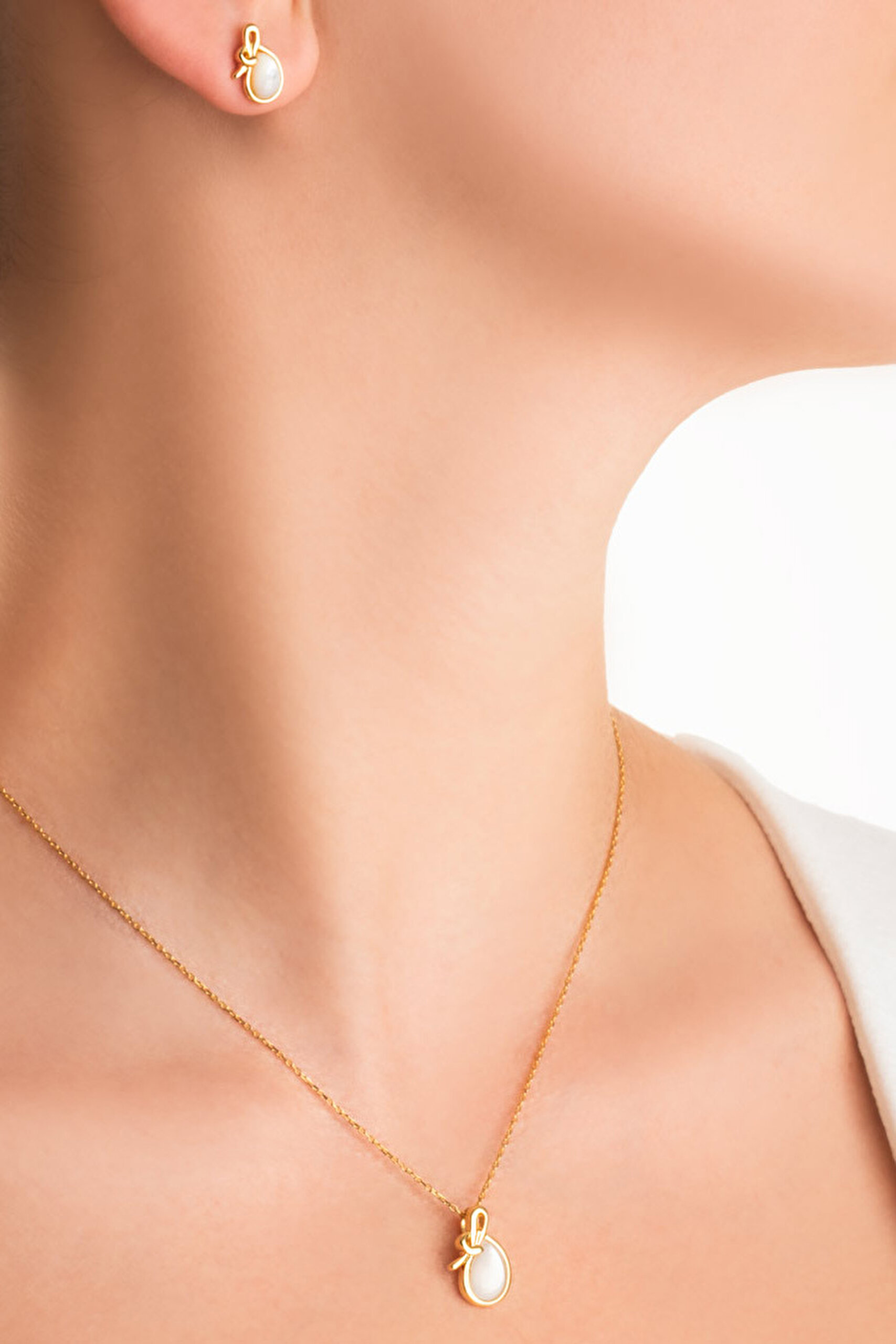 ⁠ Sedef Parıltısı 18 Ayar Sarı Altın Kaplama Gümüş Küpe_1}