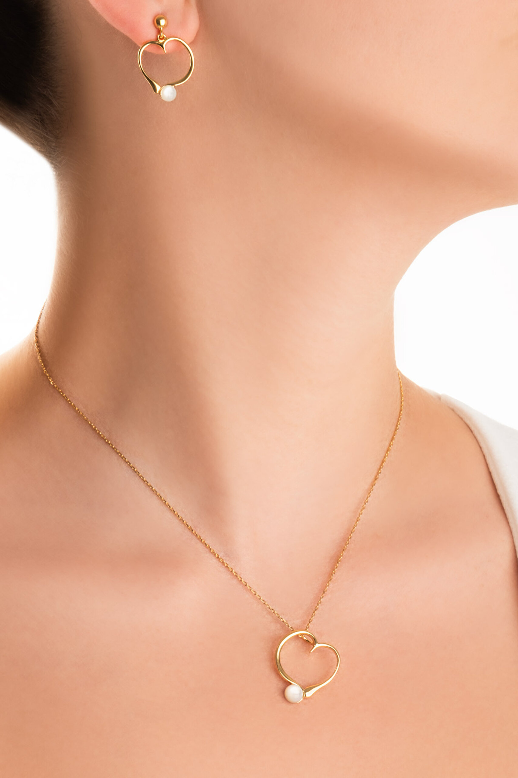 ⁠ Sedef Kalbi 18 Ayar Sarı Altın Kaplama Gümüş Küpe_1}