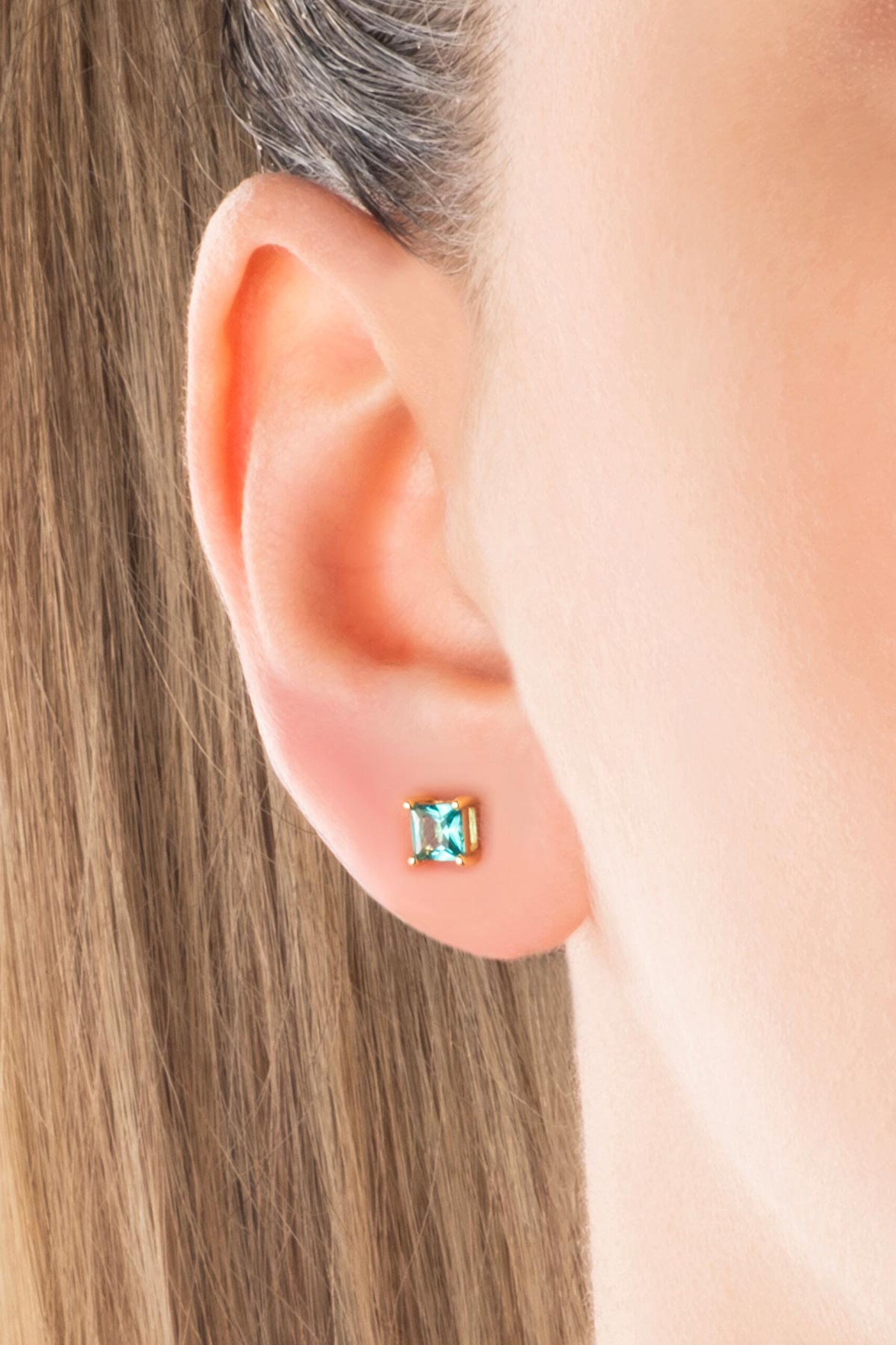 ⁠ Mira 18 Ayar Sarı Altın Kaplama Gümüş Tektaş Küpe_1}