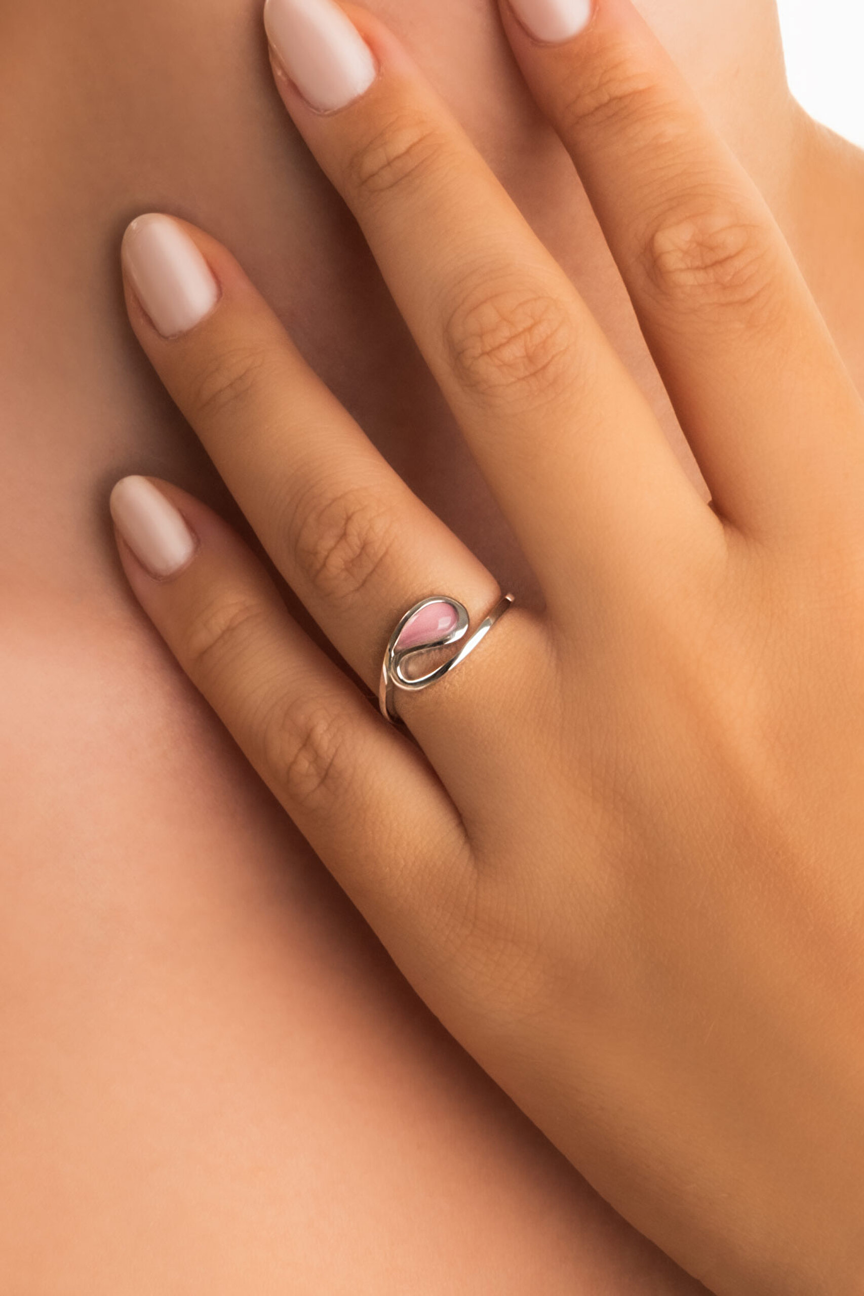 ⁠ Kalsedon Işıltısı 18 Ayar Beyaz Altın Kaplama Gümüş Yüzük_1}