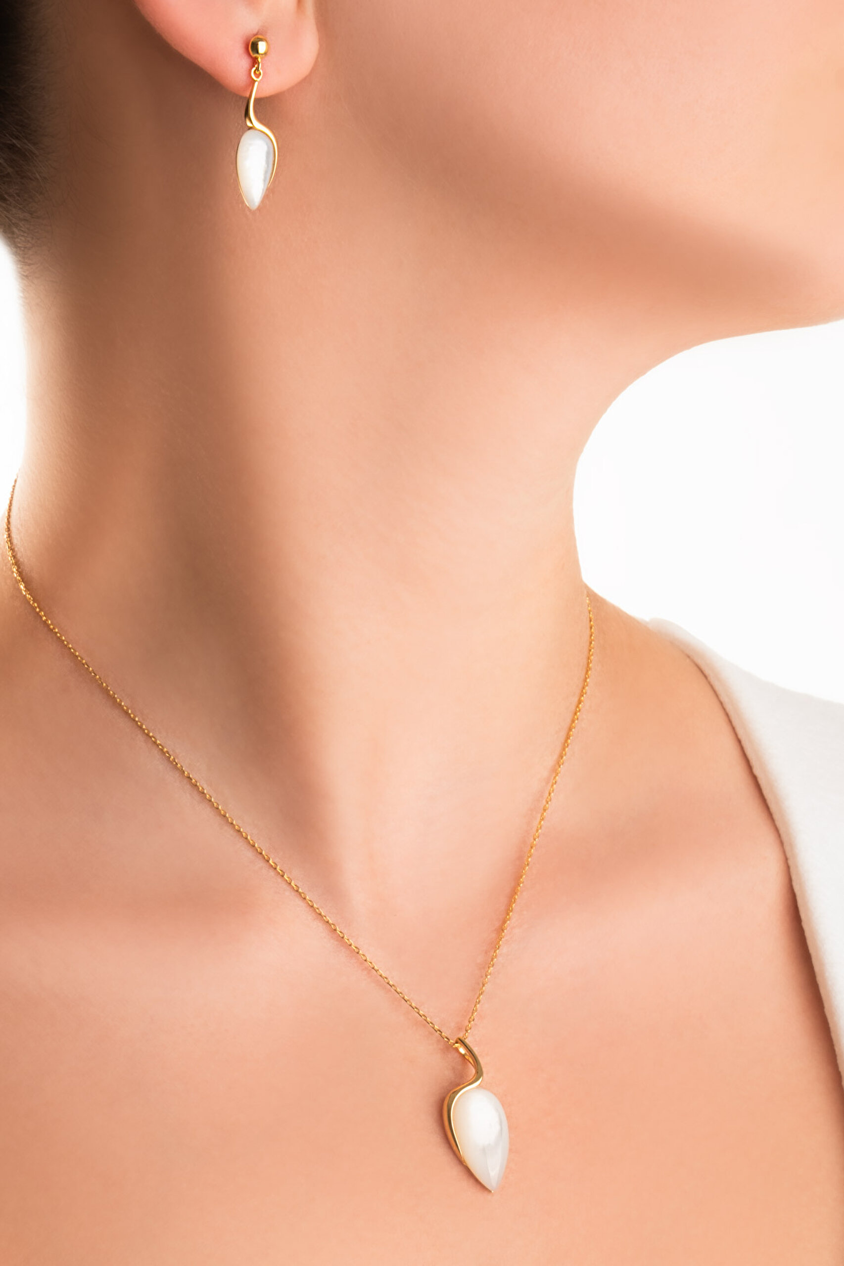 ⁠ Damla Sedef 18 Ayar Sarı Altın Kaplama Gümüş Küpe_1}