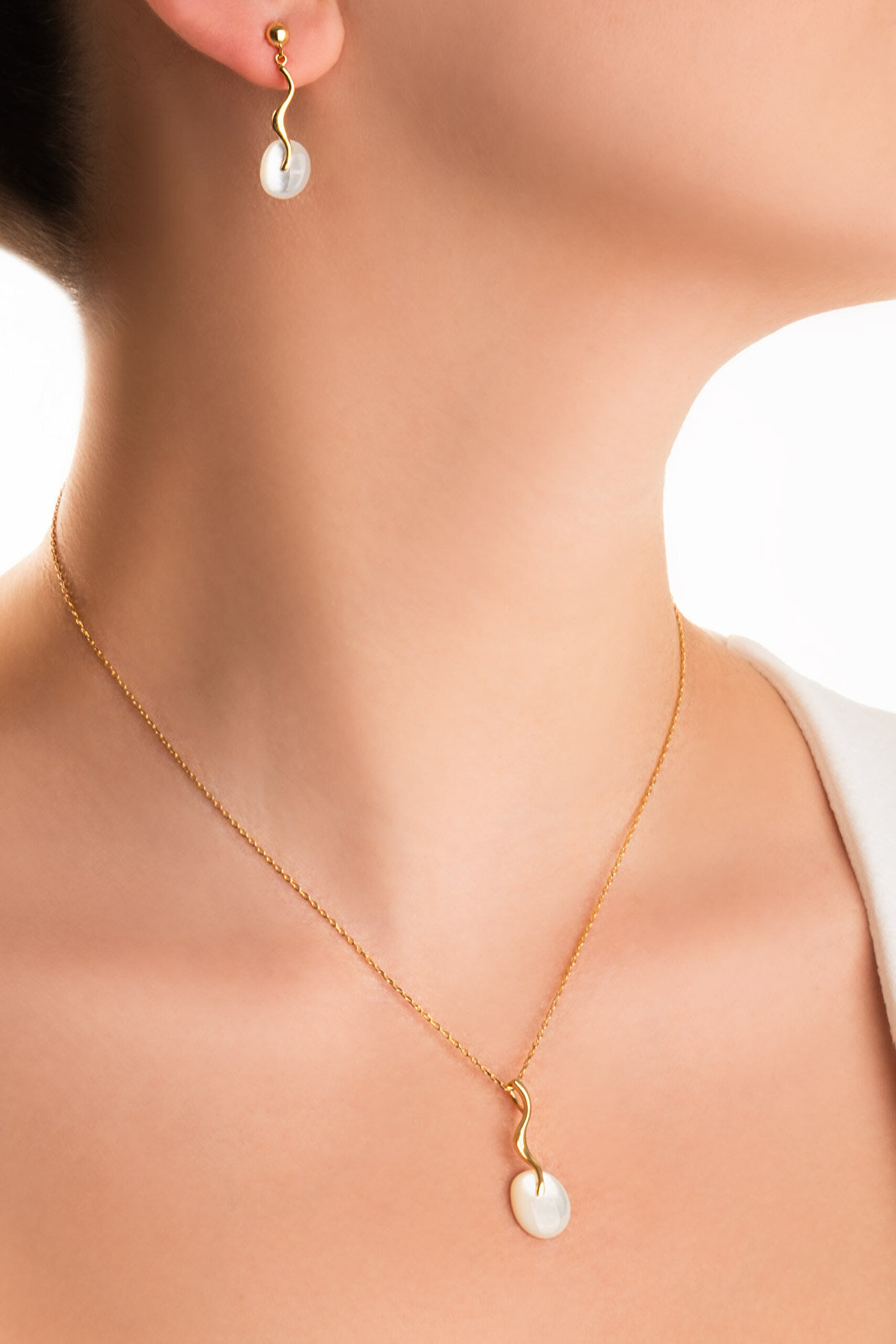 Sedef Masalı 18 Ayar Sarı Altın Kaplama 42 Cm Gümüş Kolye - 1