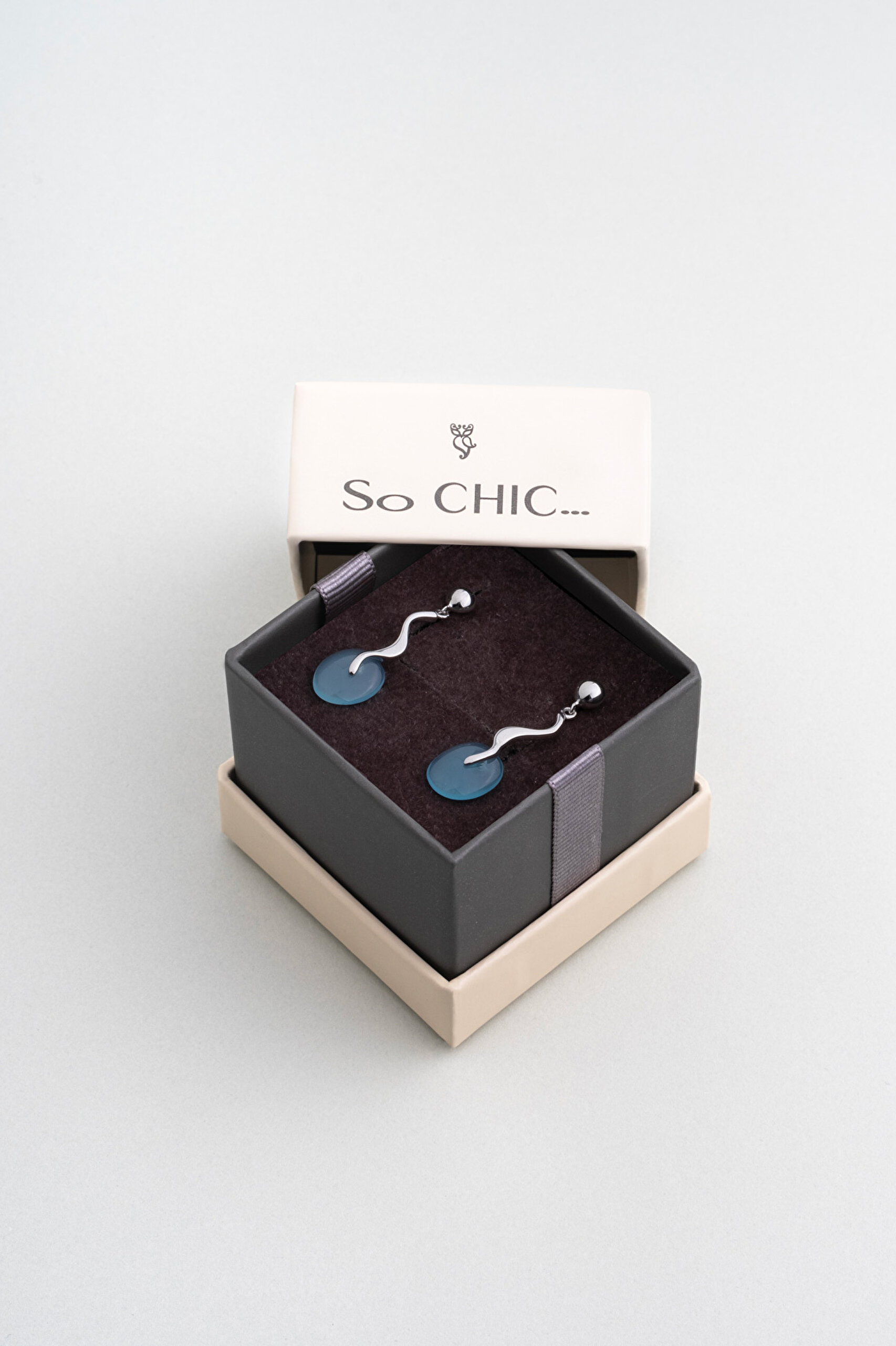 ⁠ Kalsedon Masalı 18 Ayar Beyaz Altın Kaplama Gümüş Küpe_4}