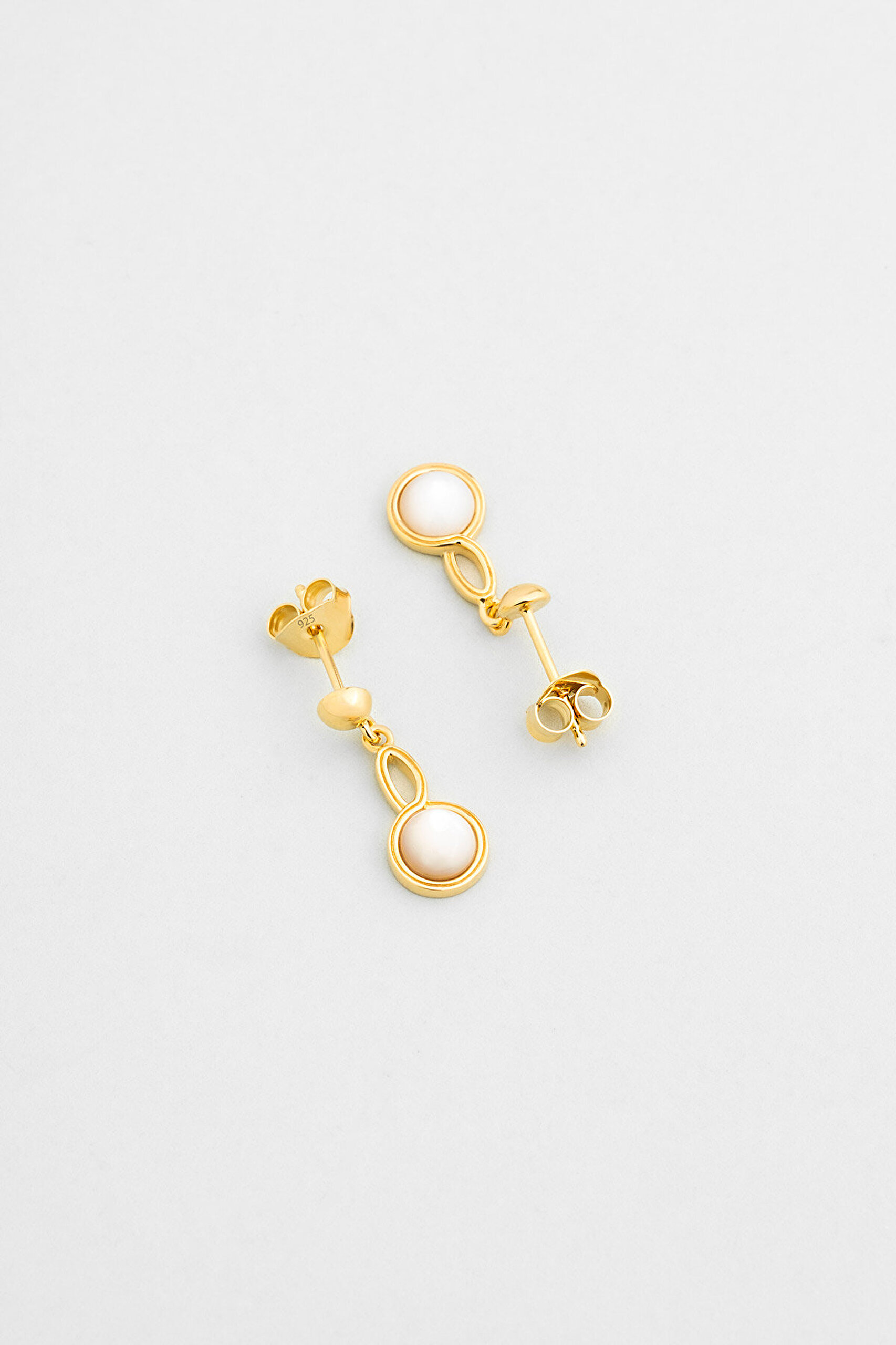 Sedef Işıltısı 18 Ayar Sarı Altın Kaplama Gümüş Küpe - 0