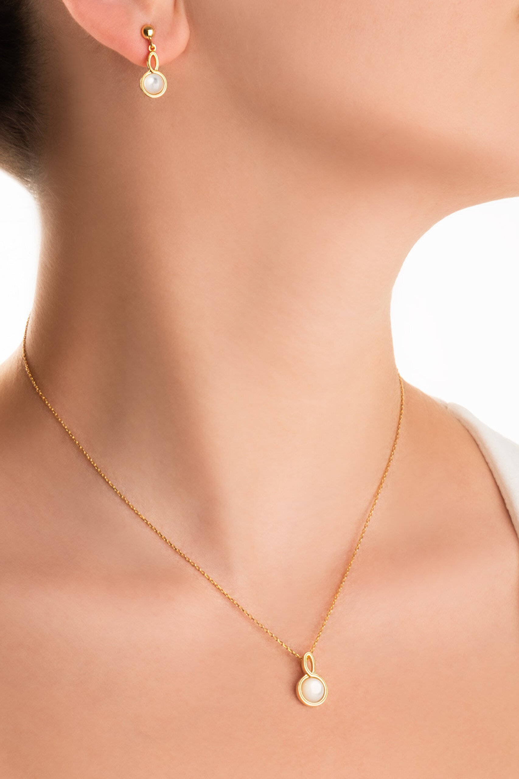 Sedef Işıltısı 18 Ayar Sarı Altın Kaplama Gümüş Küpe - 3