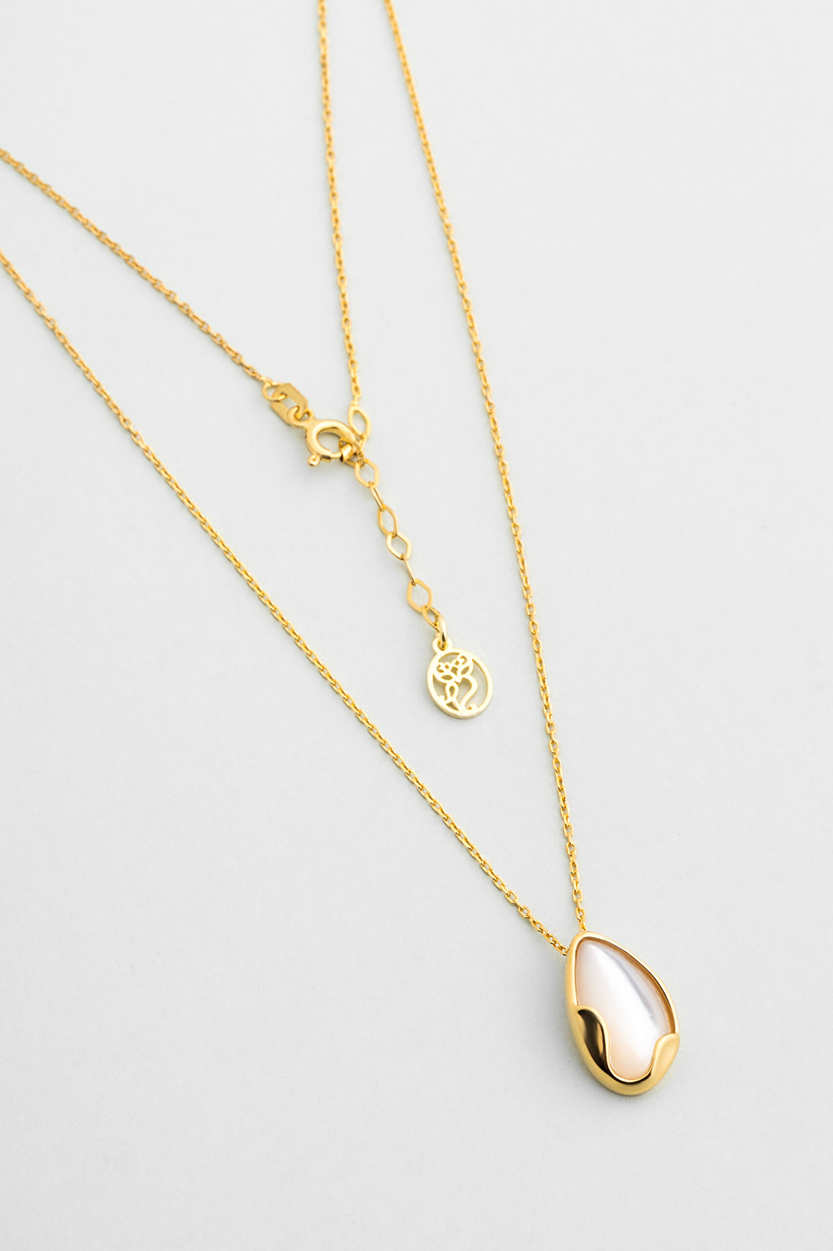 ⁠ Sedef Esintisi 18 Ayar Sarı Altın Kaplama 42 Cm Gümüş Kolye_0}