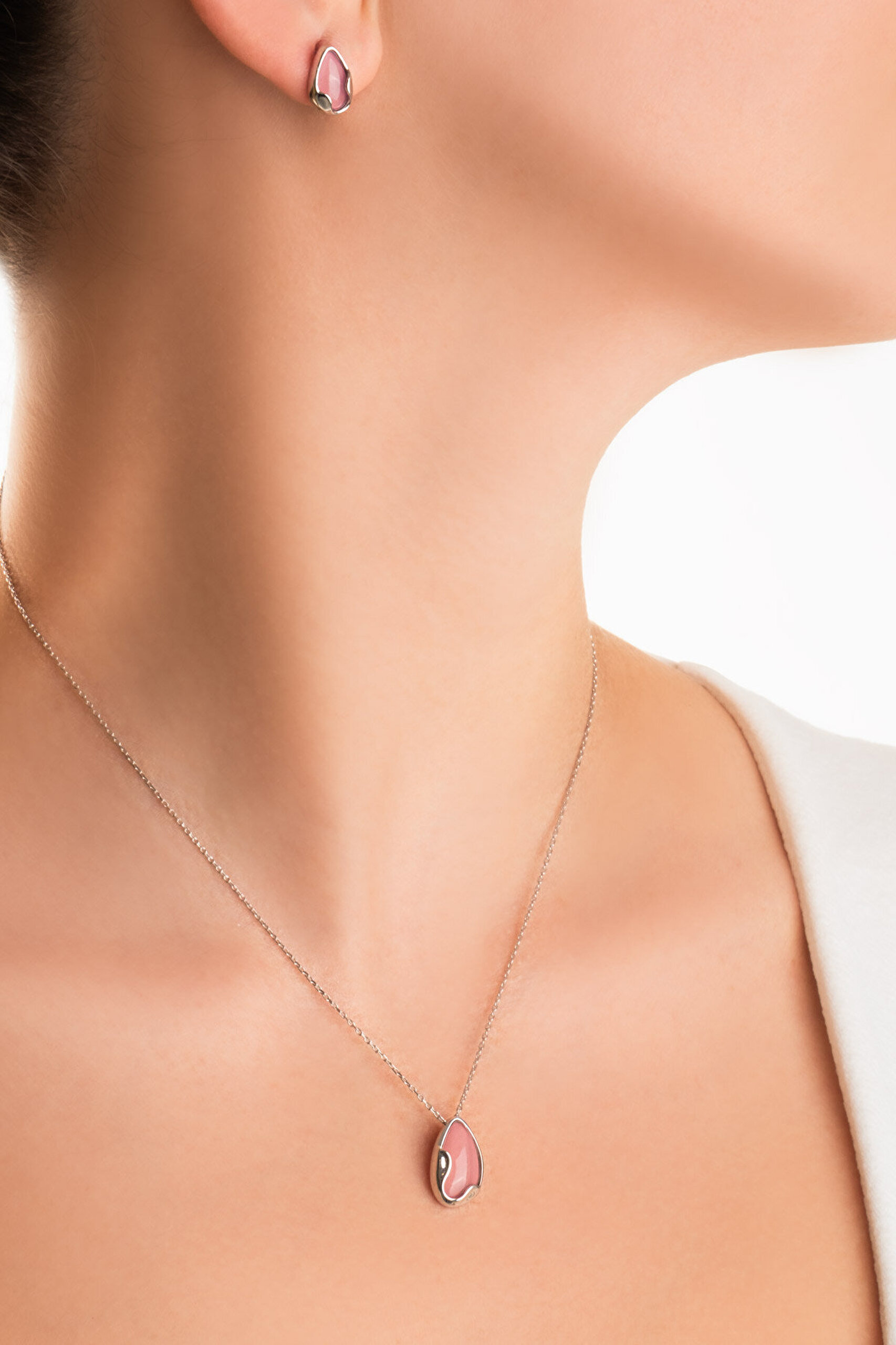 Kalsedon Esintisi 18 Ayar Beyaz Altın Kaplama Gümüş Küpe - 1