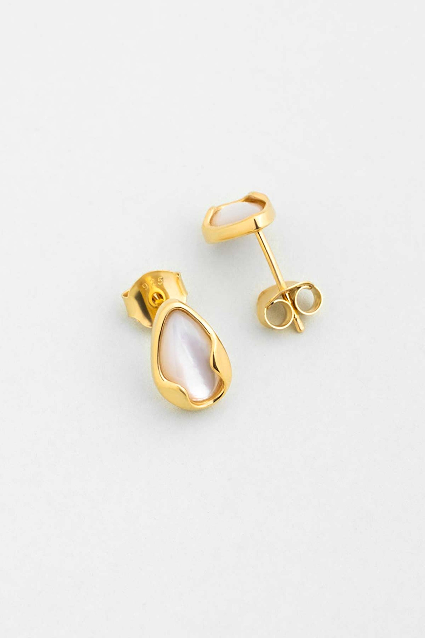 ⁠ Sedef Esintisi 18 Ayar Sarı Altın Kaplama Gümüş Küpe_0}