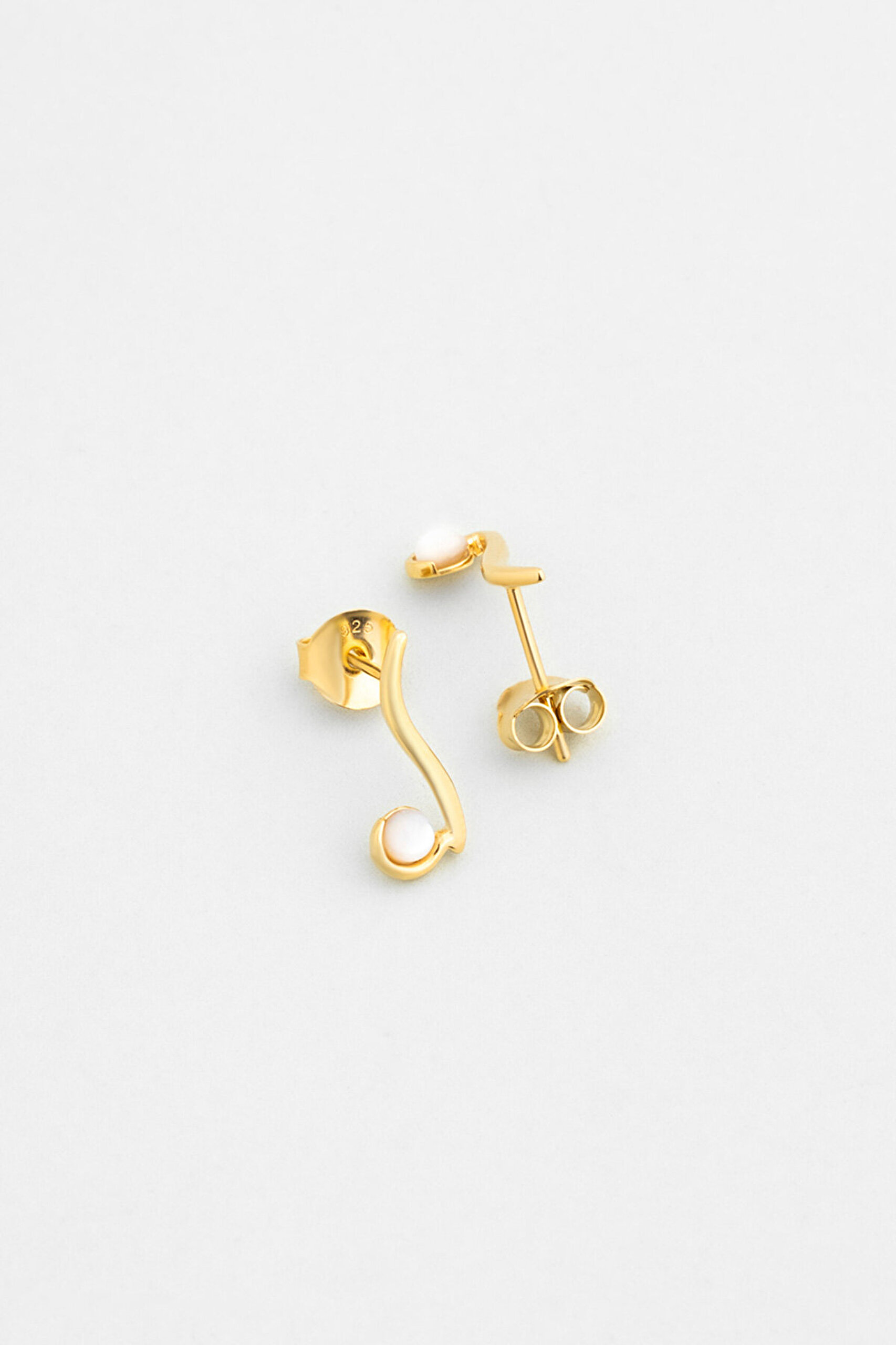 Sedef Büyüsü 18 Ayar Sarı Altın Kaplama Gümüş Küpe - 0