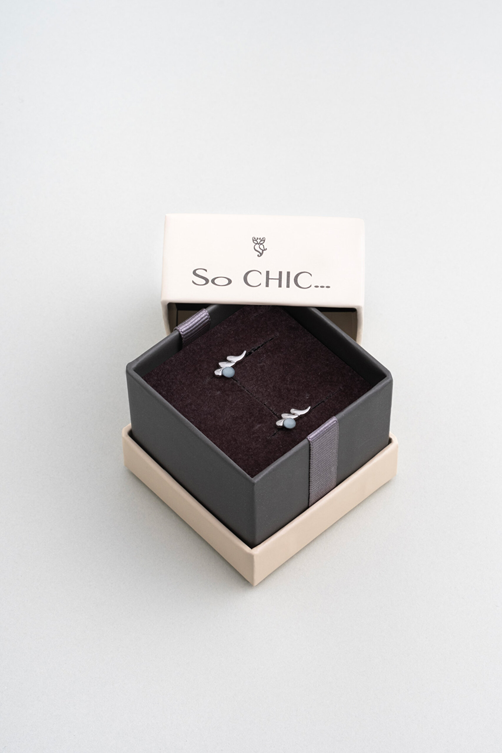 ⁠ Kalsedon Serüveni 18 Ayar Beyaz Altın Kaplama Gümüş Küpe_4}