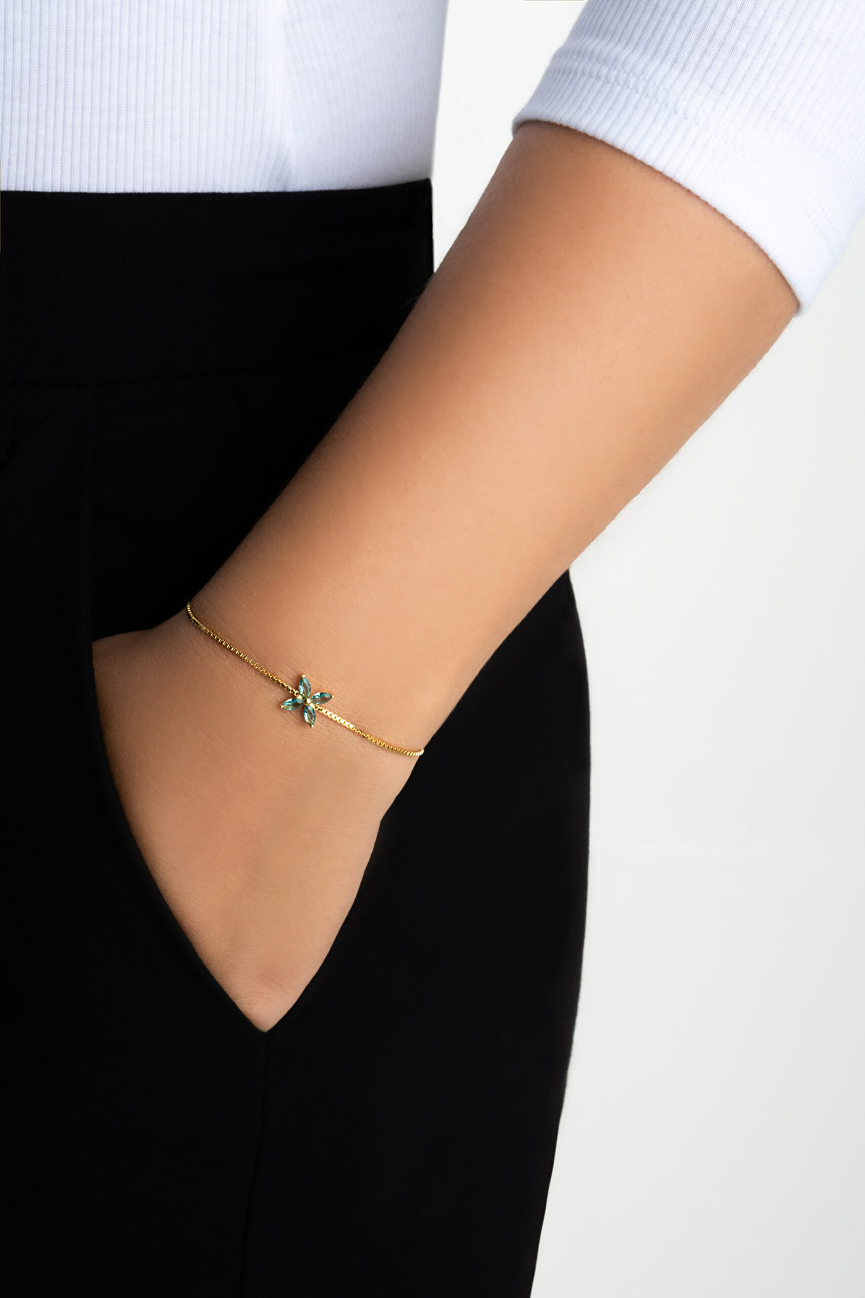 ⁠ Afrodit 18 Ayar Sarı Altın Kaplama Ayarlanabilir Gümüş Papatya Bileklik_3}