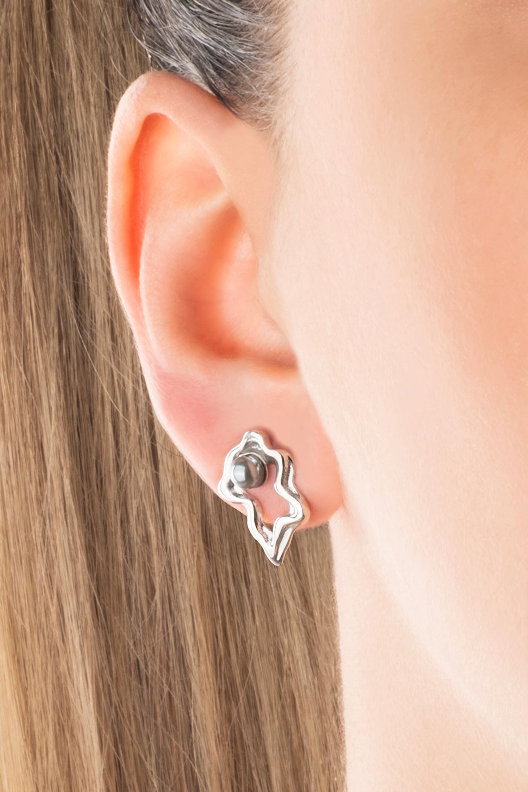 ⁠ Camila 18 Ayar Beyaz Altın Kaplama Gümüş İnci Küpe_1}