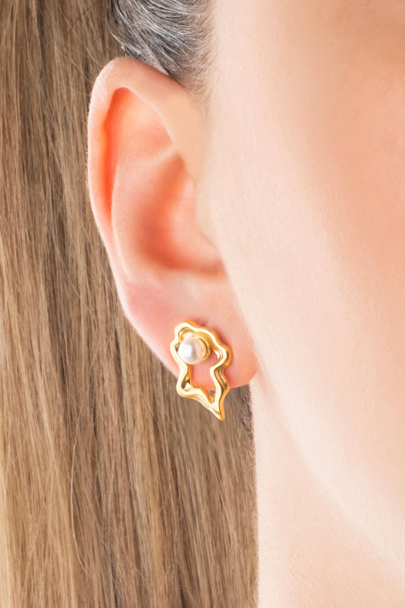 ⁠ Camila 18 Ayar Sarı Altın Kaplama Gümüş İnci Küpe_1}