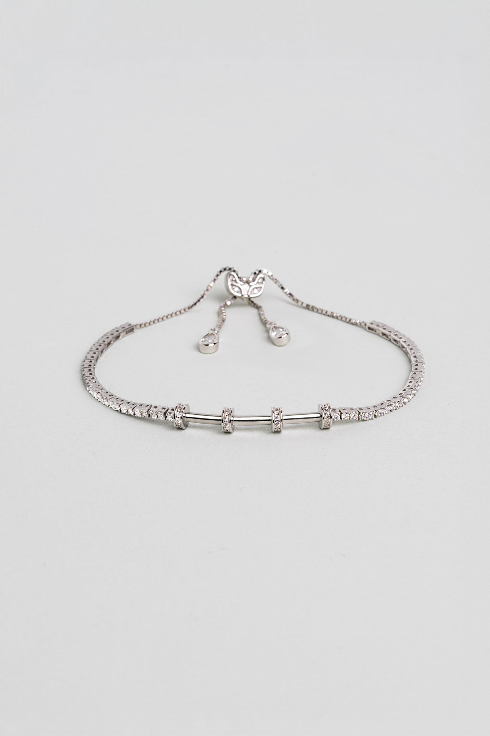 ⁠ Su Yolu 18 Ayar Beyaz Altın Kaplama Ayarlanabilir Üç Bölmeli Charm Bileklik_0}