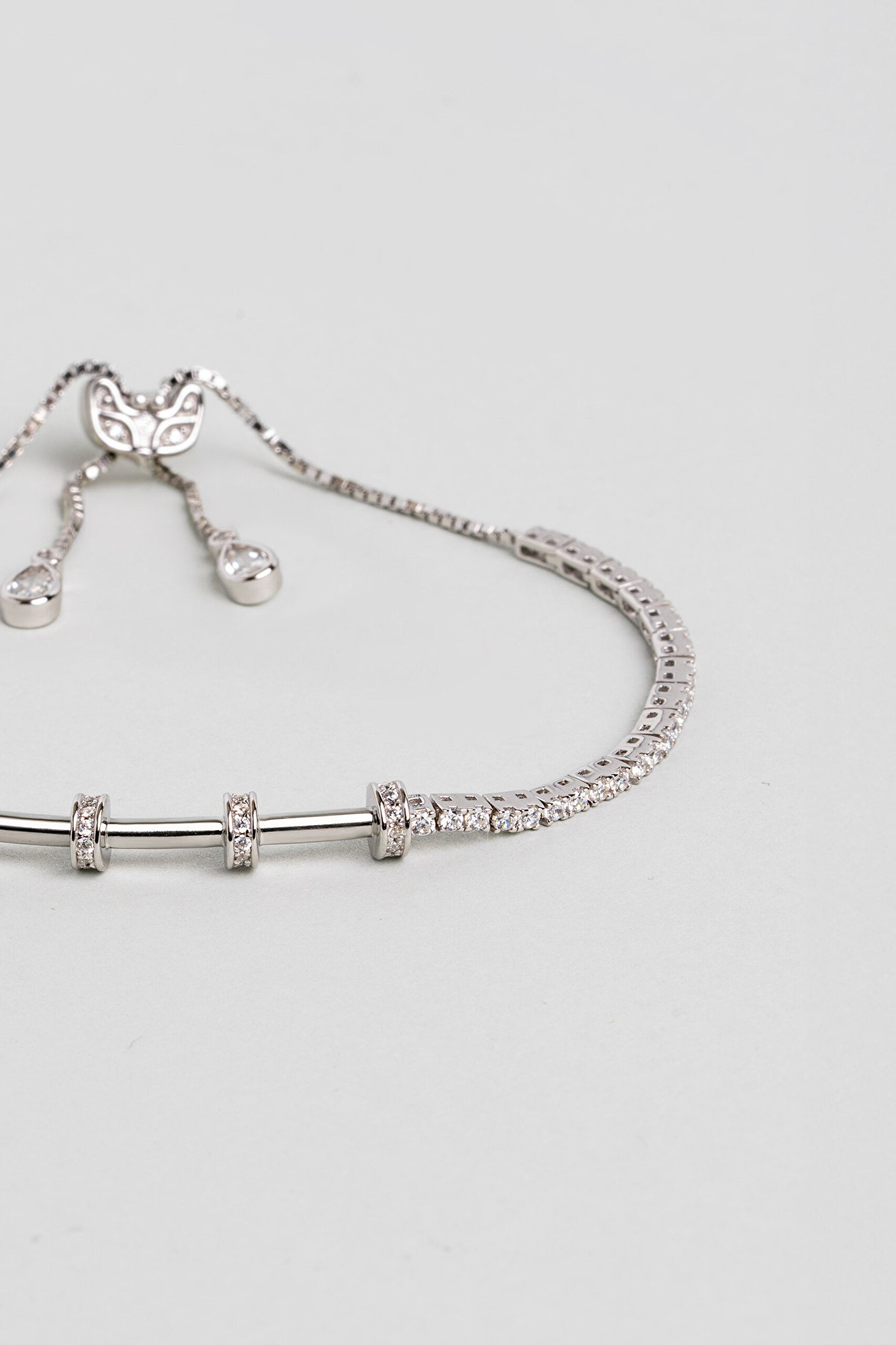 ⁠ Su Yolu 18 Ayar Beyaz Altın Kaplama Ayarlanabilir Üç Bölmeli Charm Bileklik_3}