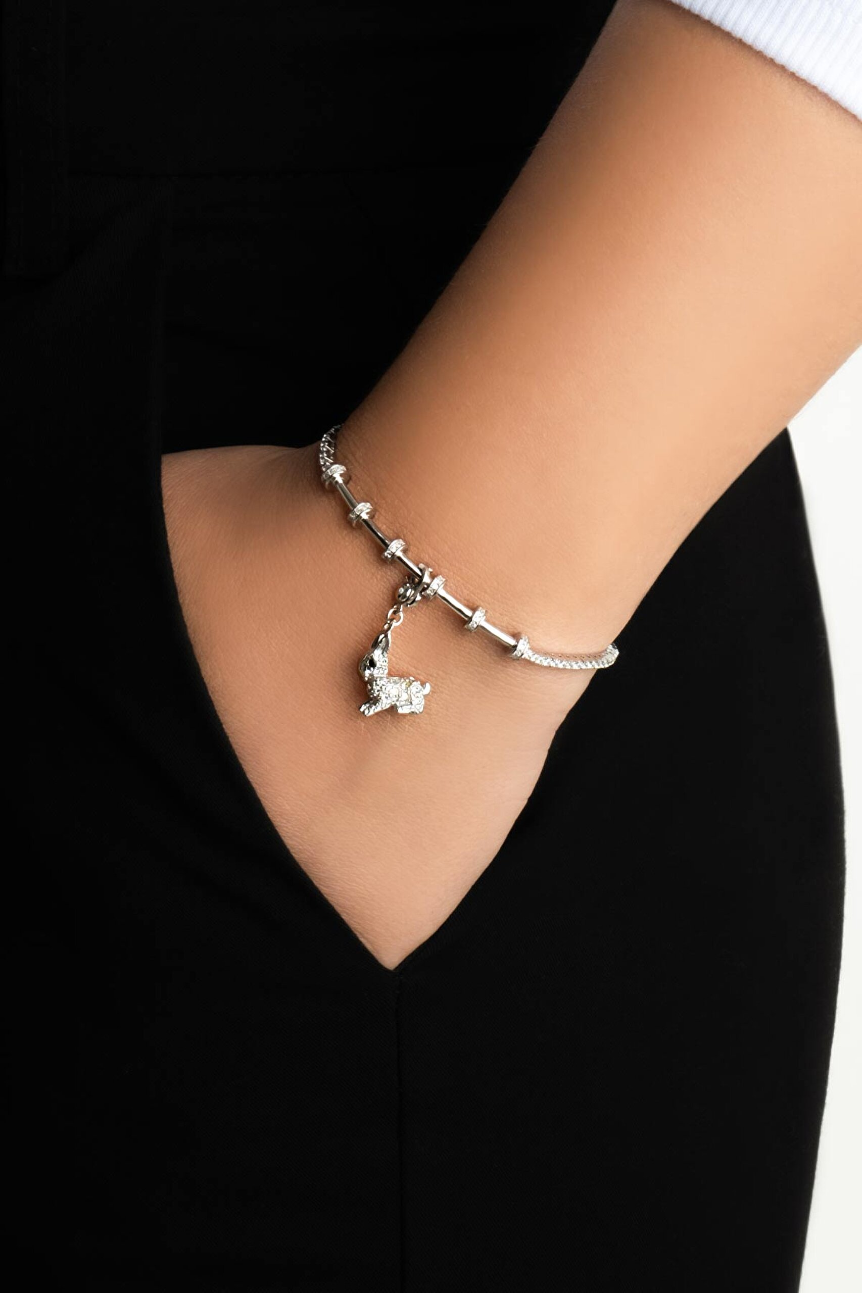 ⁠ Sevimli Tavşan 18 Ayar Beyaz Altın Kaplama Gümüş Charm_1}