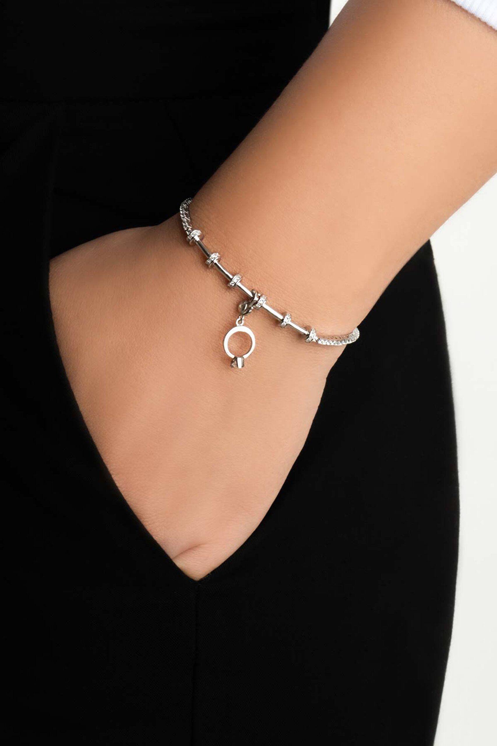 ⁠ Tektaş Yüzük Figürlü 18 Ayar Beyaz Altın Kaplama Gümüş Charm_1}