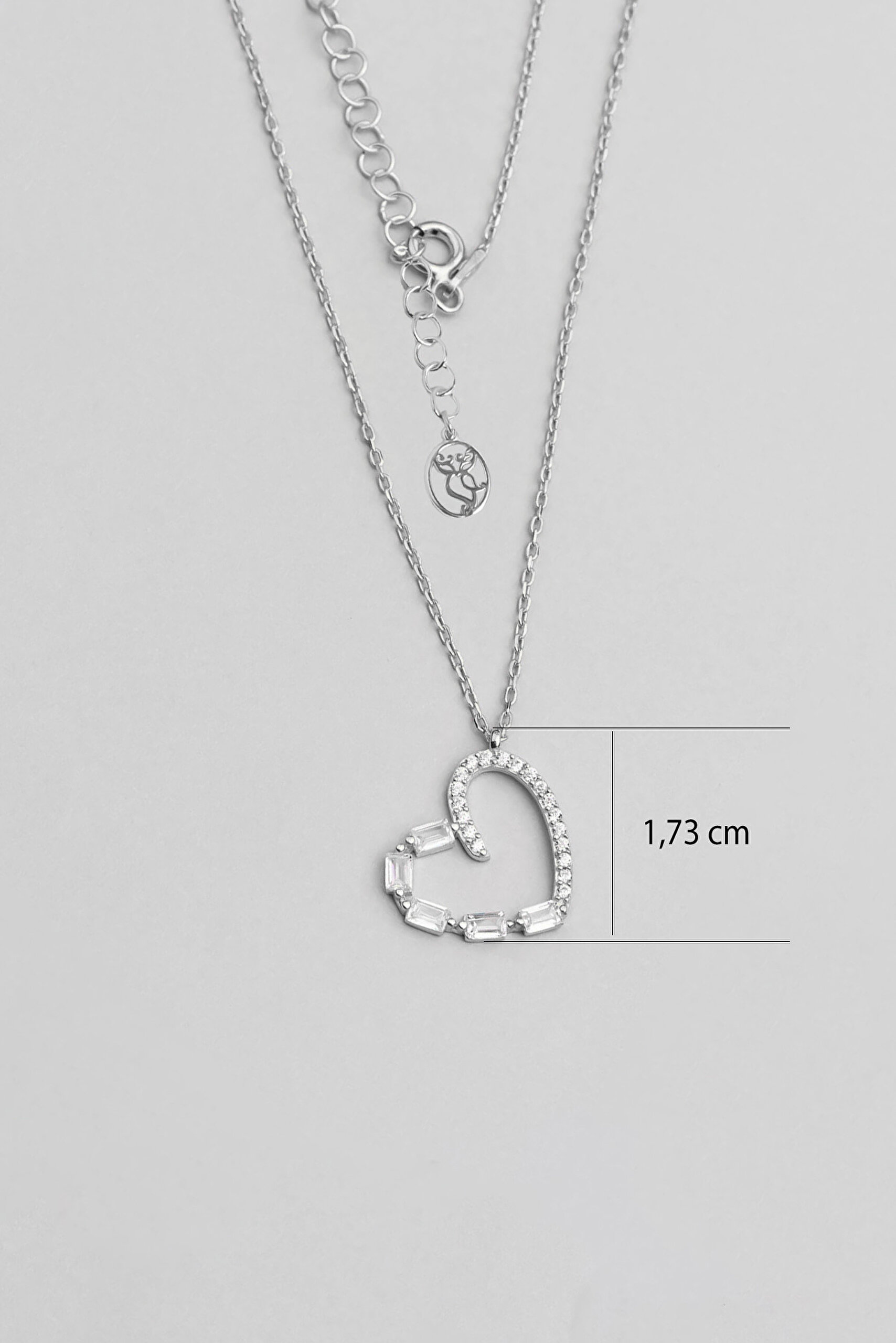 ⁠ Kalp Figürlü Baget Taşlı 18 Ayar Beyaz Altın Kaplama 45 Cm Gümüş Kolye_2}