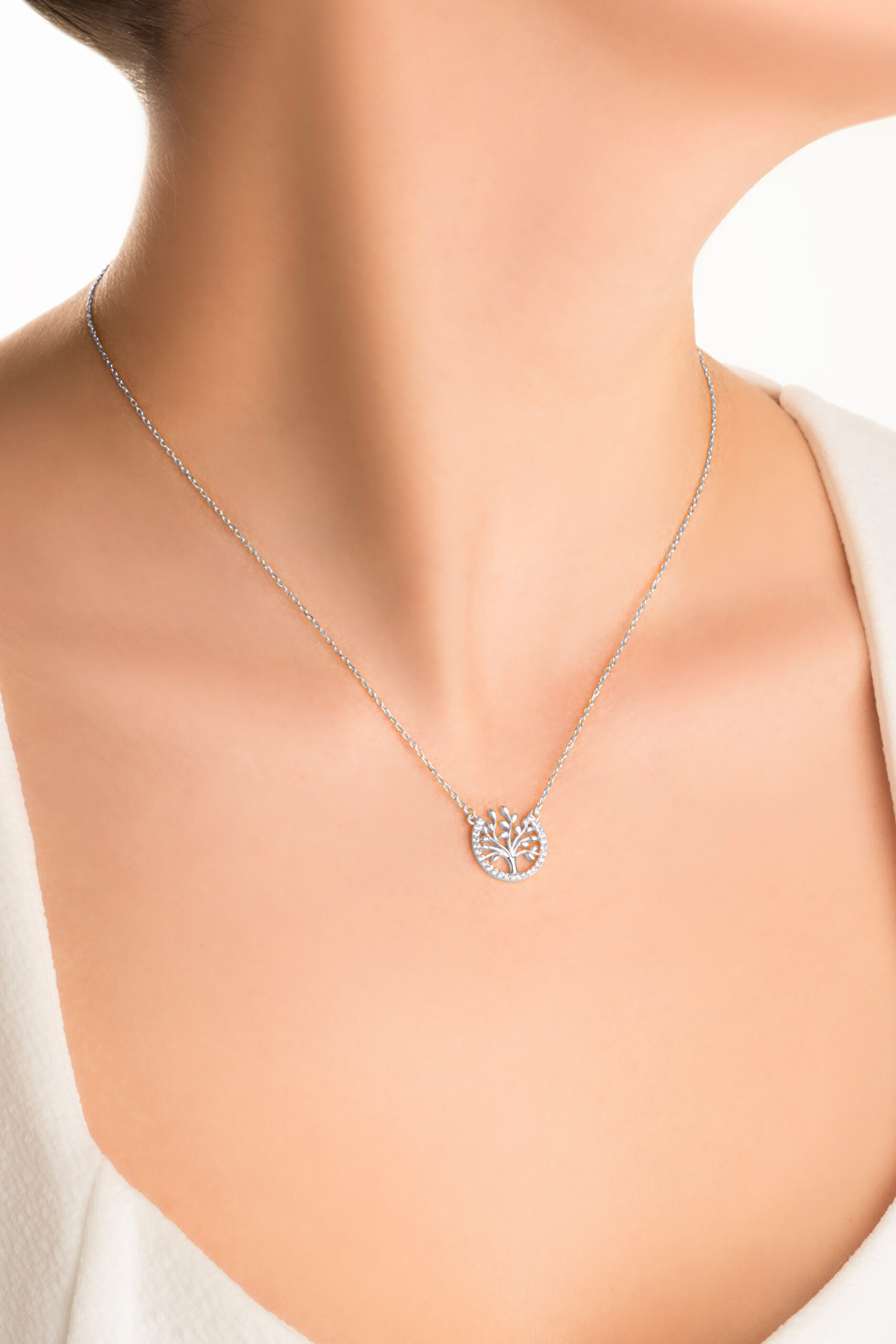 ⁠ Hayat Ağacı Figürlü 18 Ayar Beyaz Altın Kaplama Taşlı 45 Cm Gümüş Kolye_1}