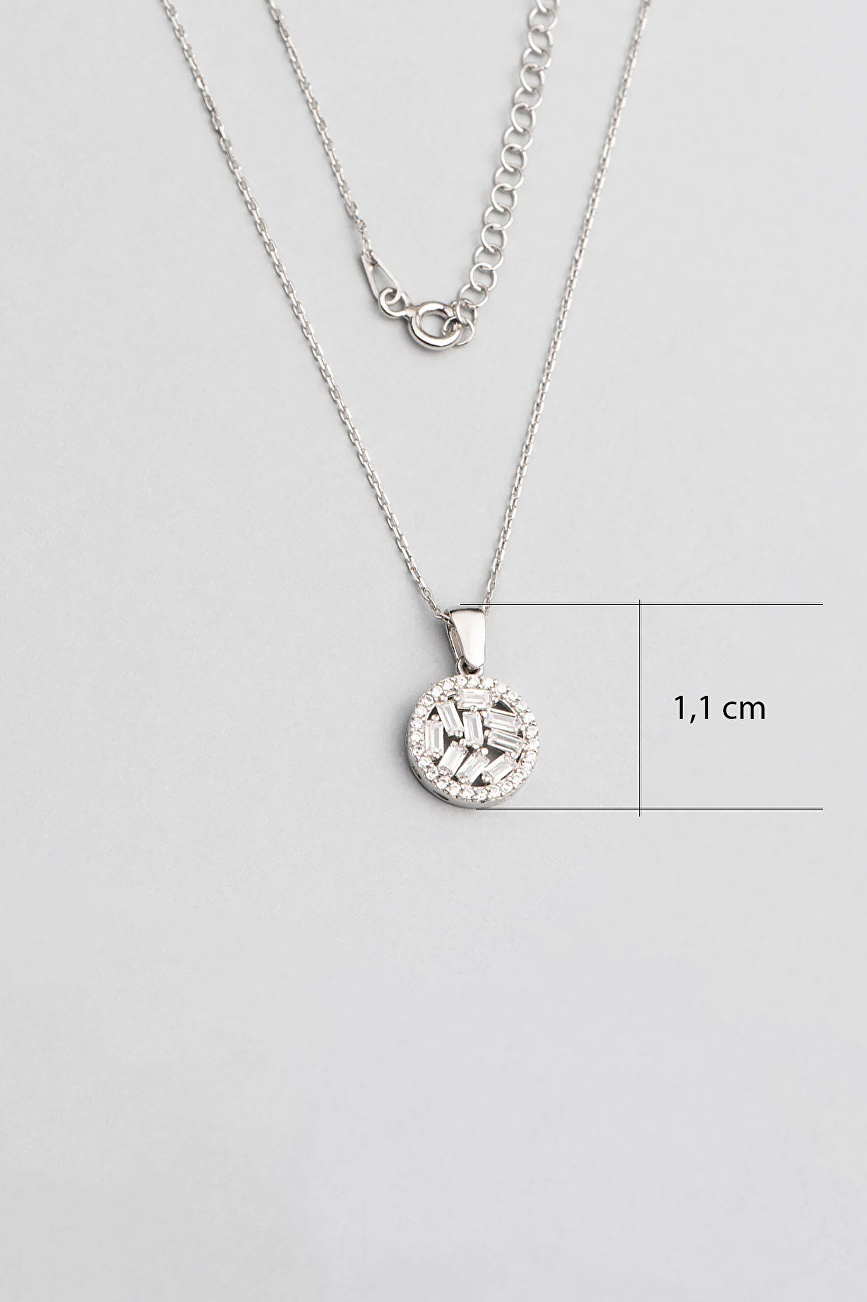 ⁠ Baget Taşlı 18 Ayar Beyaz Altın Kaplama 45 Cm Gümüş Kolye_2}