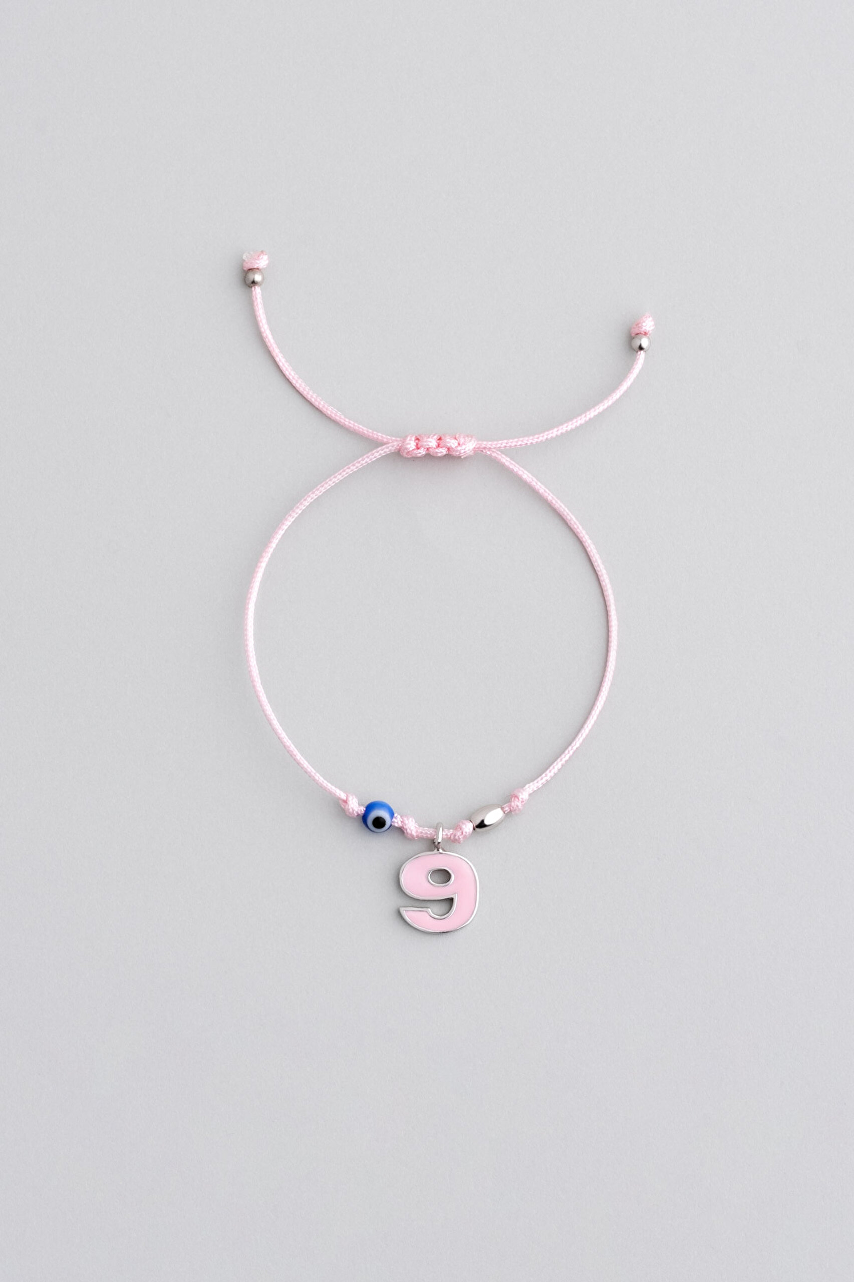 ⁠ 9 Sayısı İkonlu 18 Ayar Beyaz Altın Kaplama Ayarlanabilir Gümüş İpli Bileklik_0}