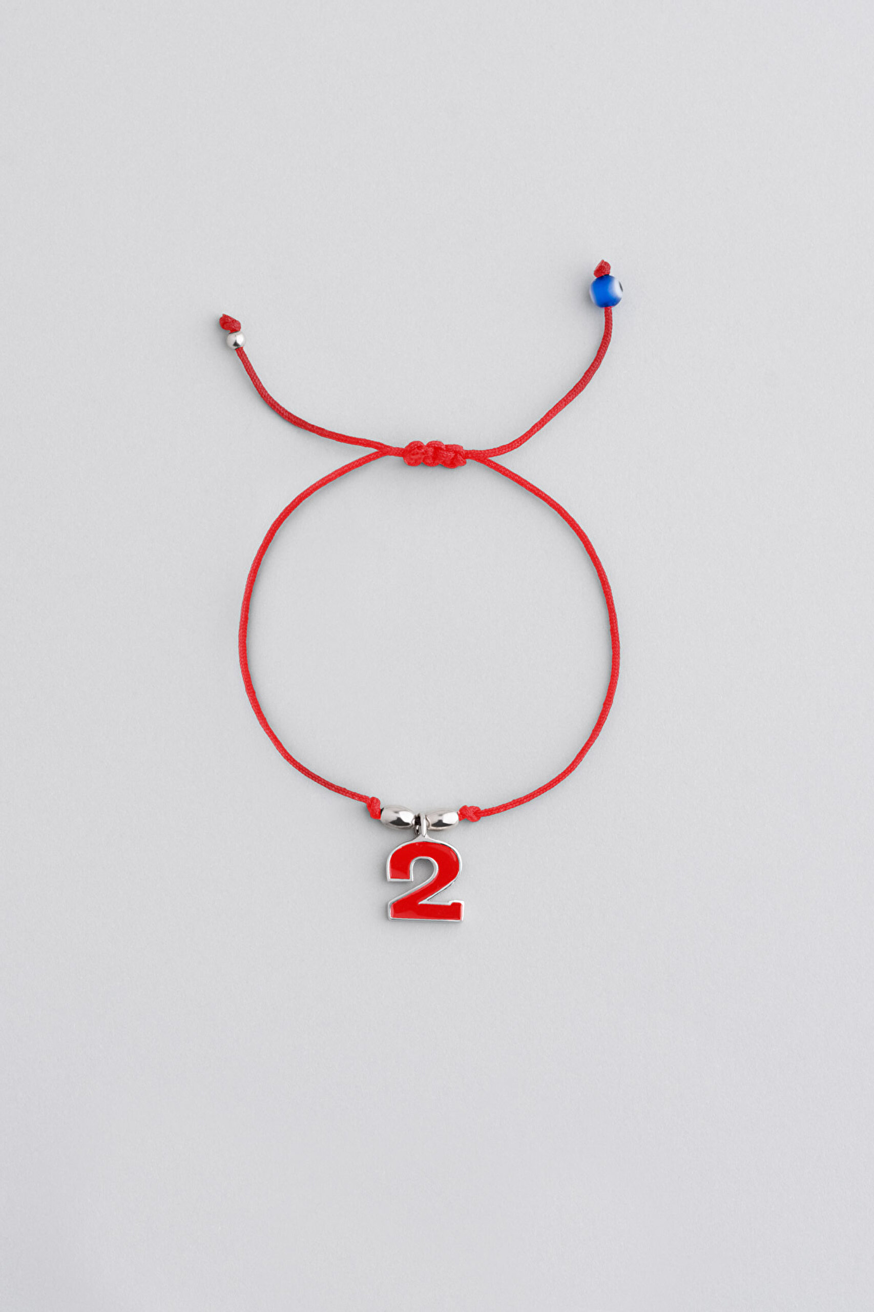 ⁠ 2 Sayısı İkonlu 18 Ayar Beyaz Altın Kaplama Ayarlanabilir Gümüş İpli Bileklik_0}