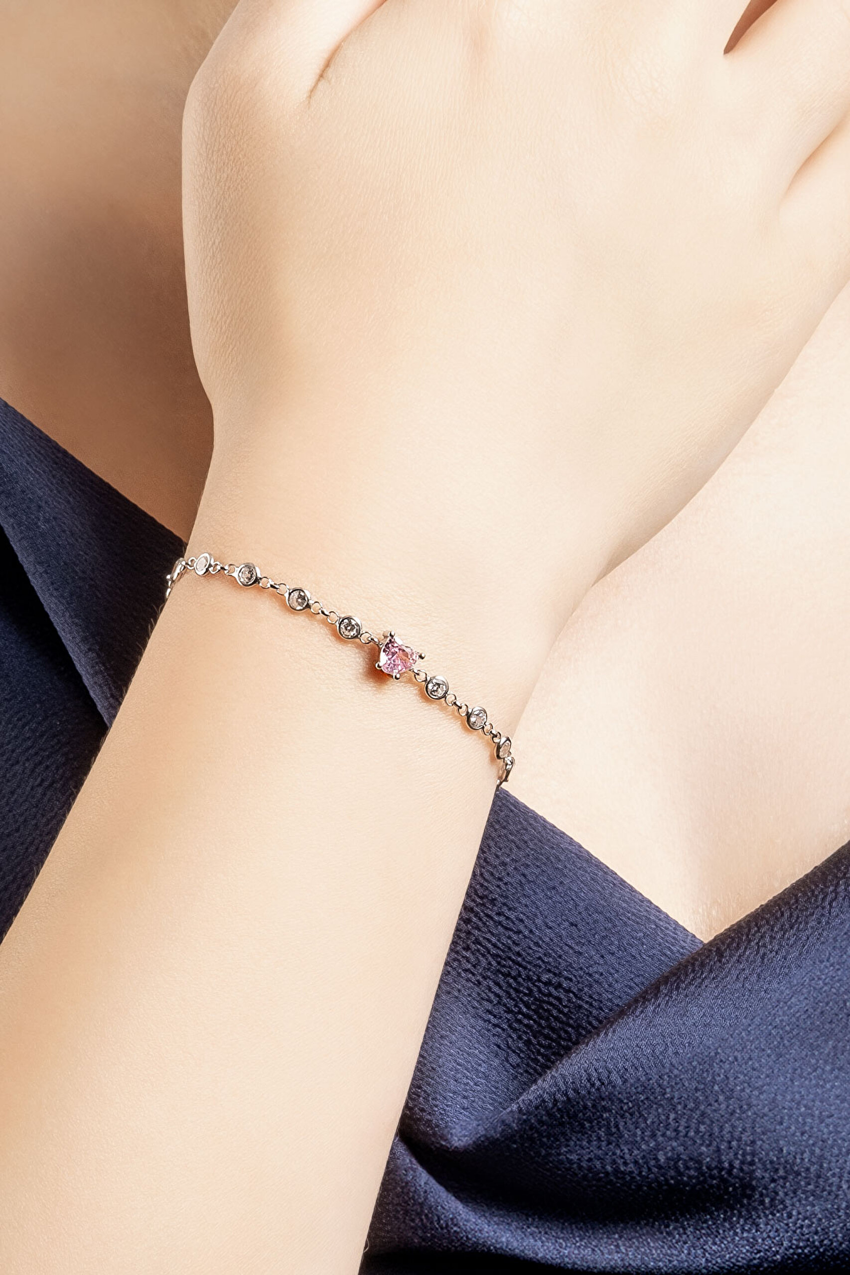 ⁠ Aşk Yolu 18 Ayar Beyaz Altın Kaplama 19 Cm Gümüş Bileklik_1}