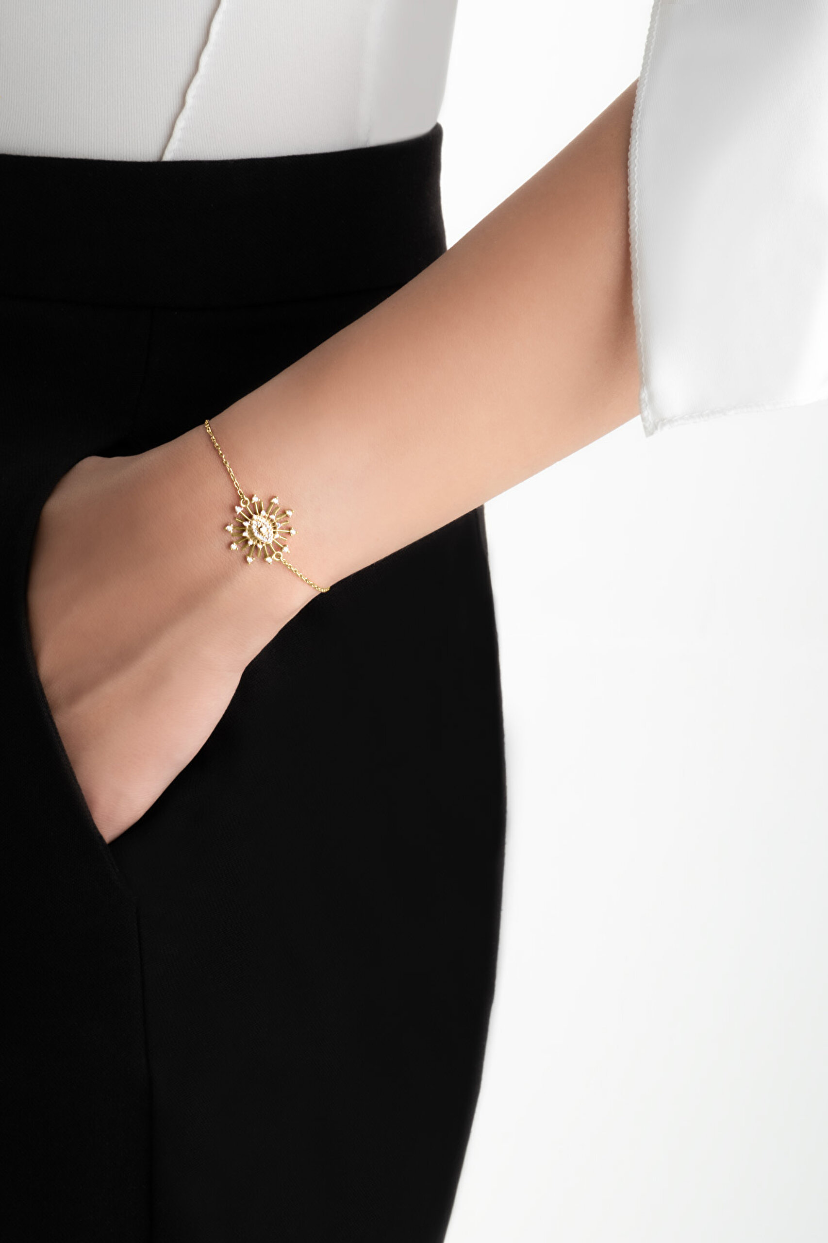 ⁠ Ra'nın Gözü 18 Ayar Sarı Altın Kaplama Gümüş Minimal Bileklik_3}