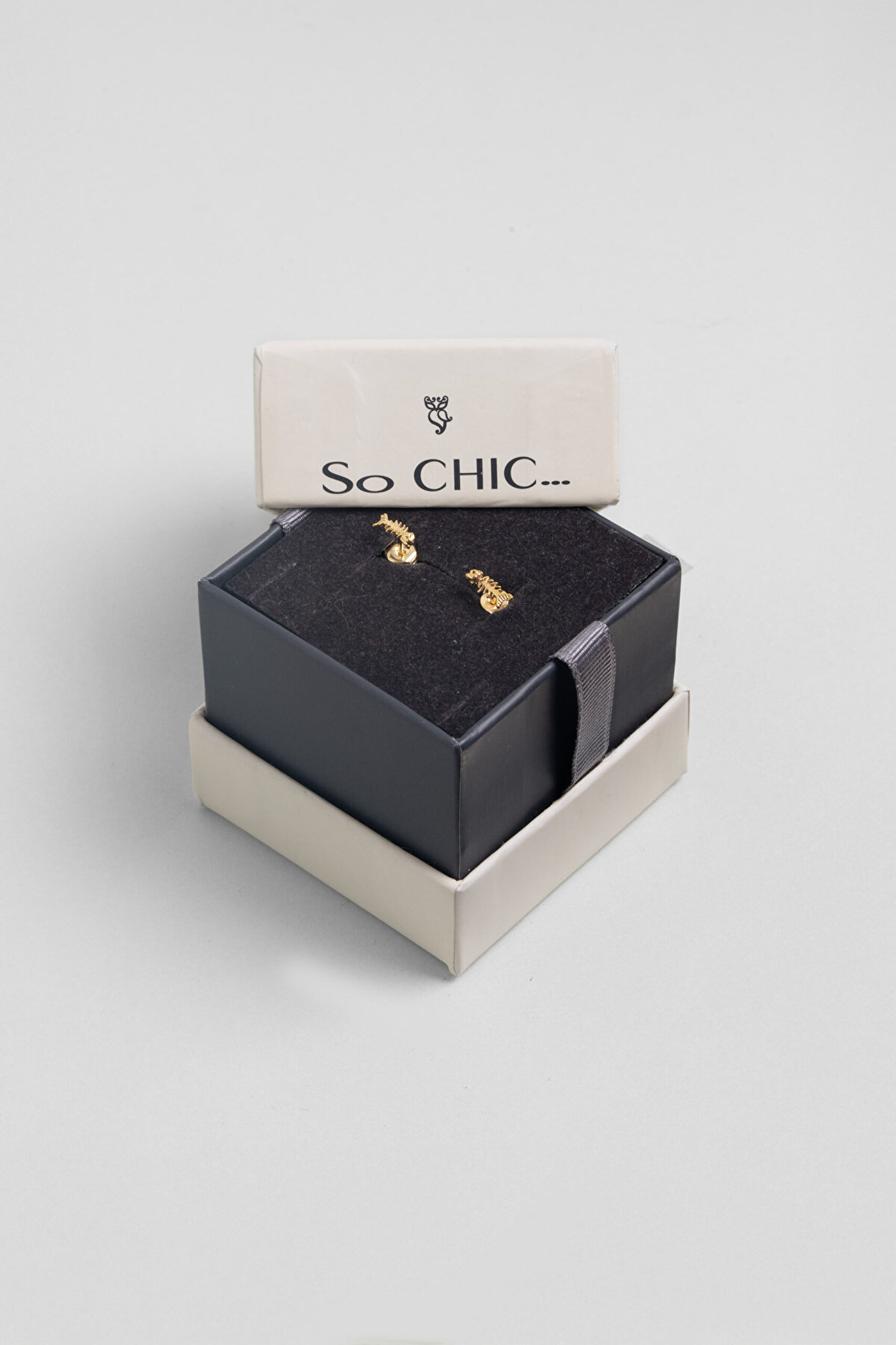 Minimal Kılçık Figürlü 18 Ayar Sarı Altın Kaplama Gümüş Küpe - 2