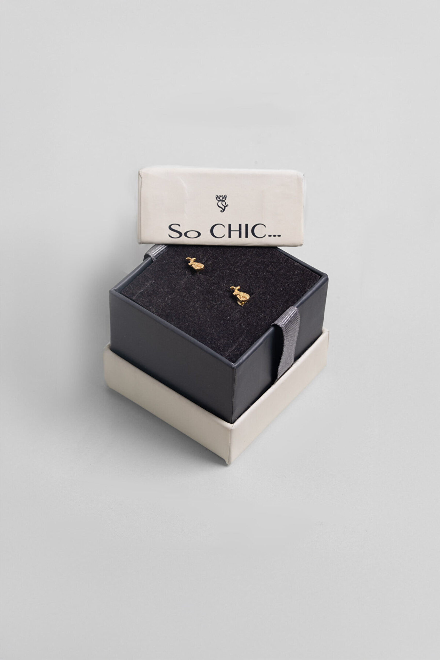 Minimal Balina Figürlü 18 Ayar Sarı Altın Kaplama Gümüş Küpe - 2