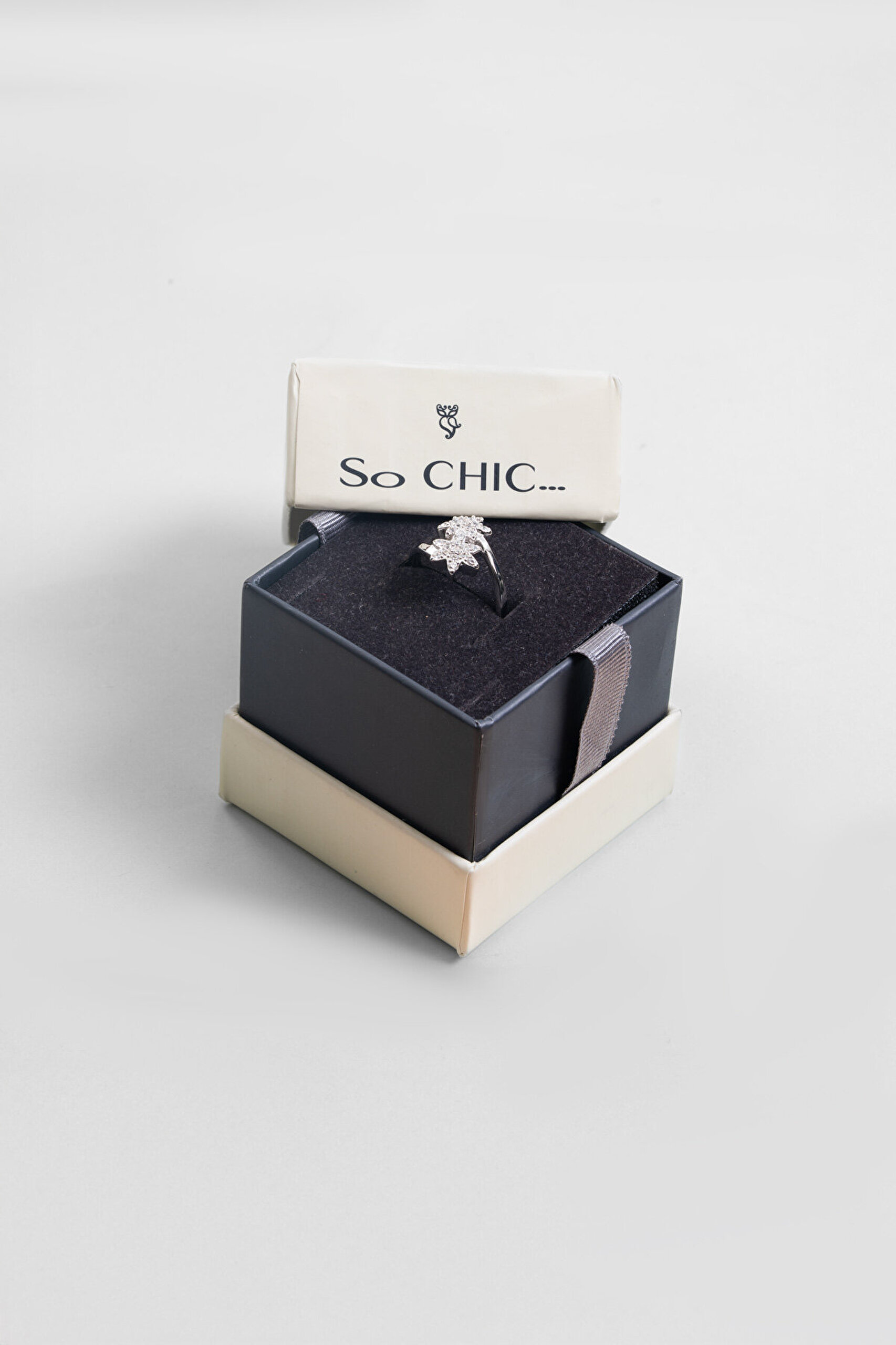 Yıldız Dizilimi 18 Ayar Beyaz Altın Kaplama Gümüş Yüzük - 2