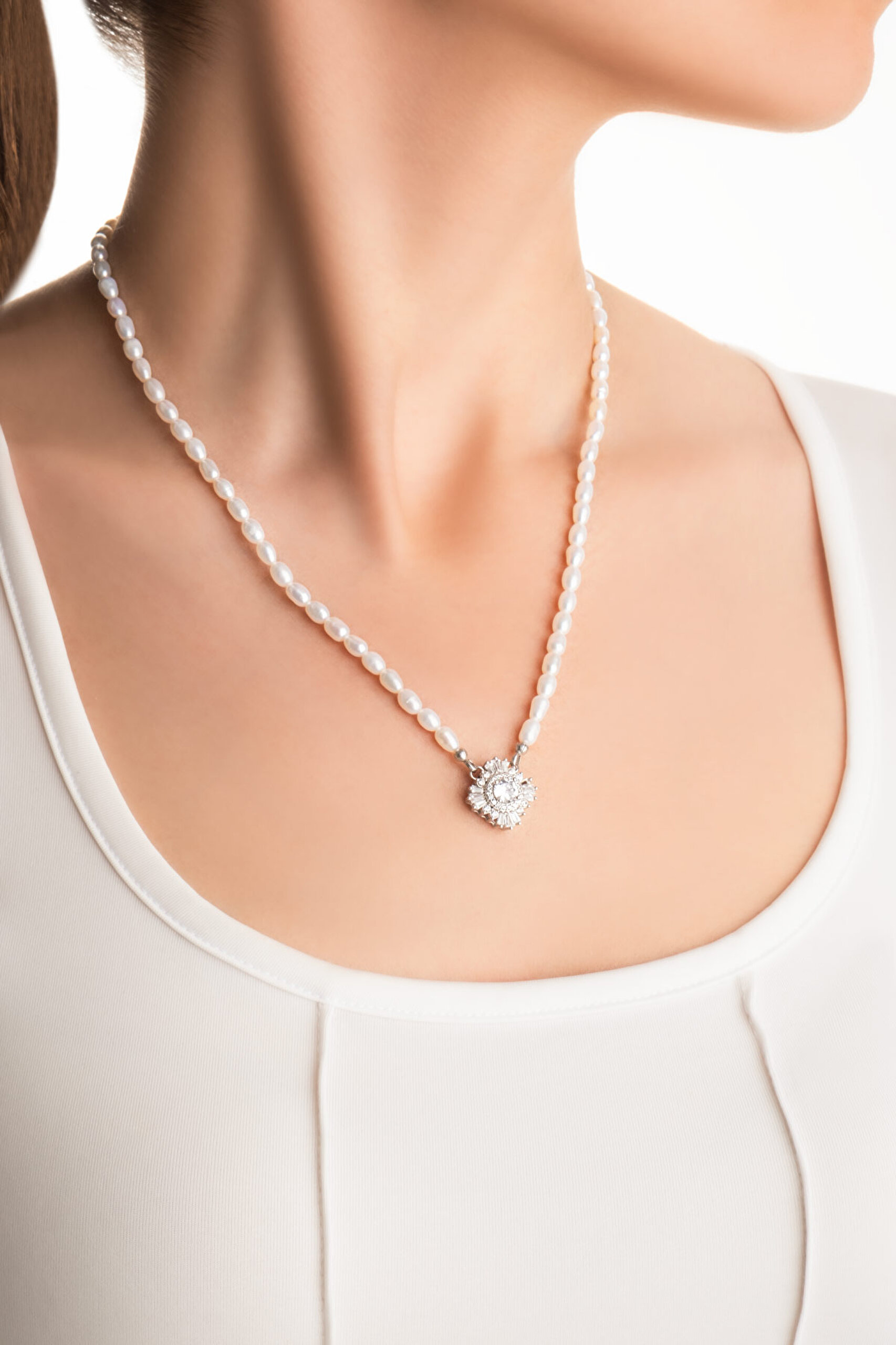 ⁠ Beyaz Taşlı 18 Ayar Beyaz Altın Kaplama 47 Cm Gümüş İnci Kolye_3}