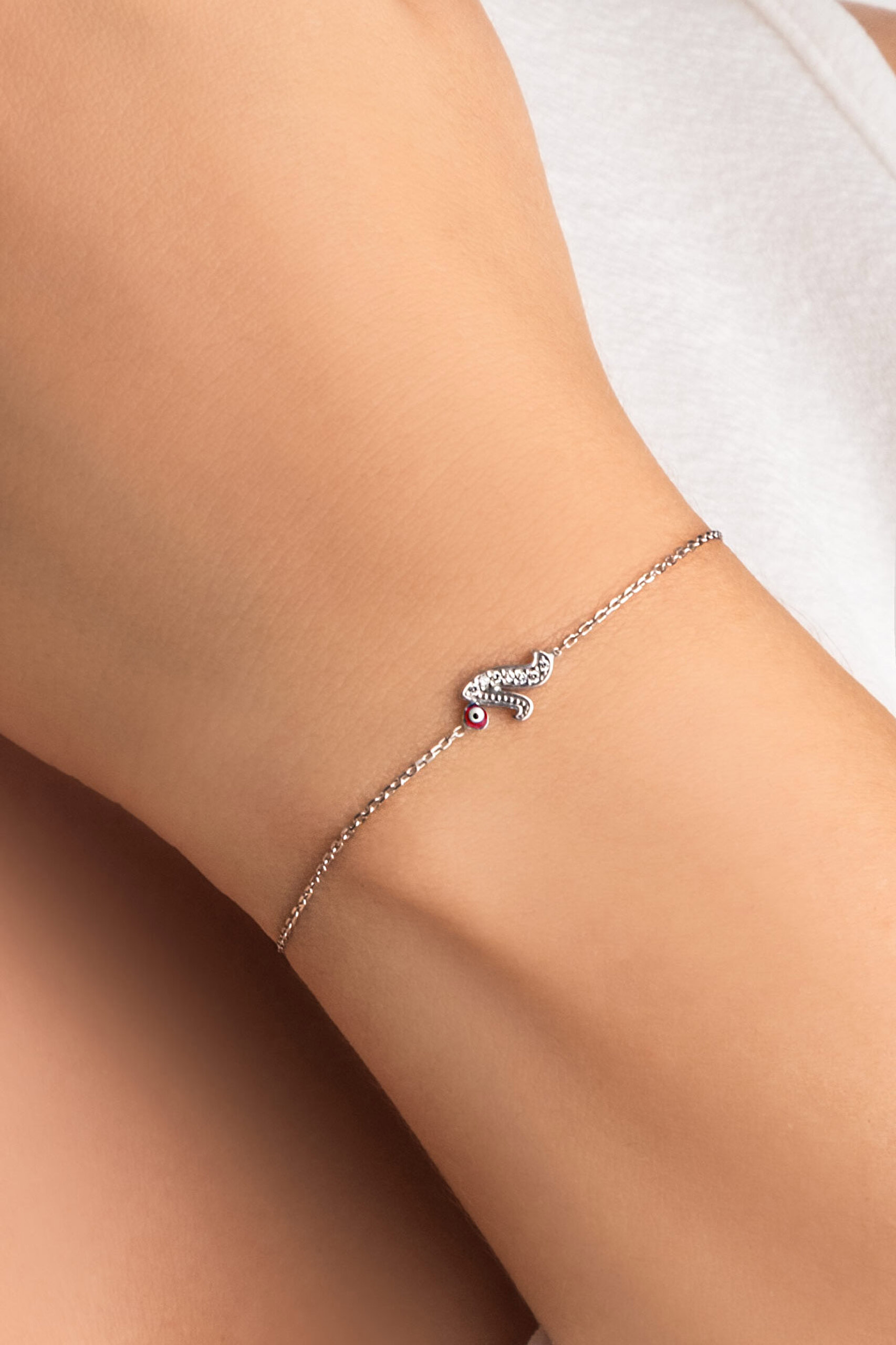 ⁠ V Harfi 18 Ayar Beyaz Altın Kaplama 19 Cm Gümüş Nazar Bileklik_4}