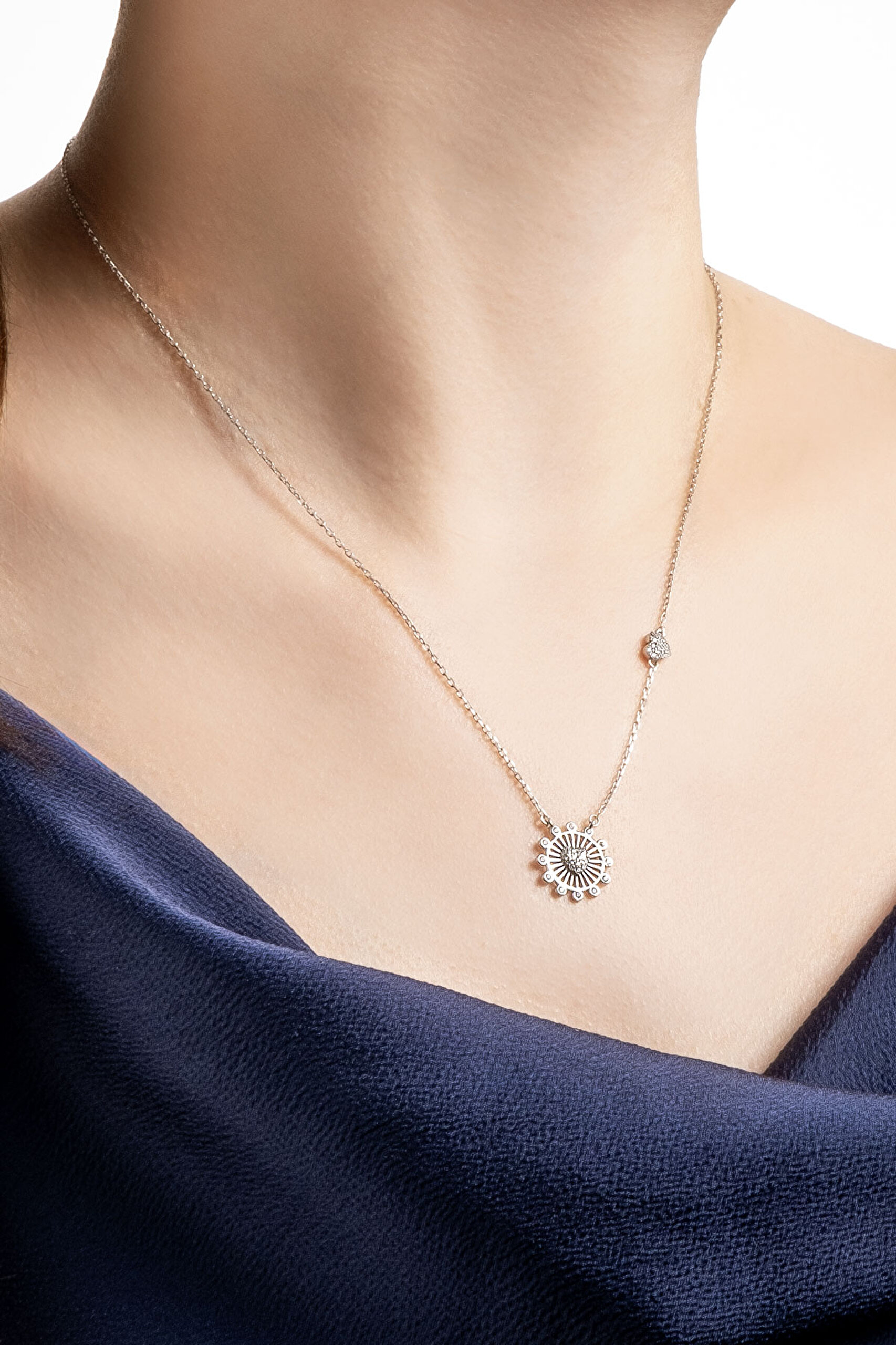 ⁠ Aşkın Büyüsü 18 Ayar Beyaz Altın Kaplama 46 Cm Gümüş Kolye_1}