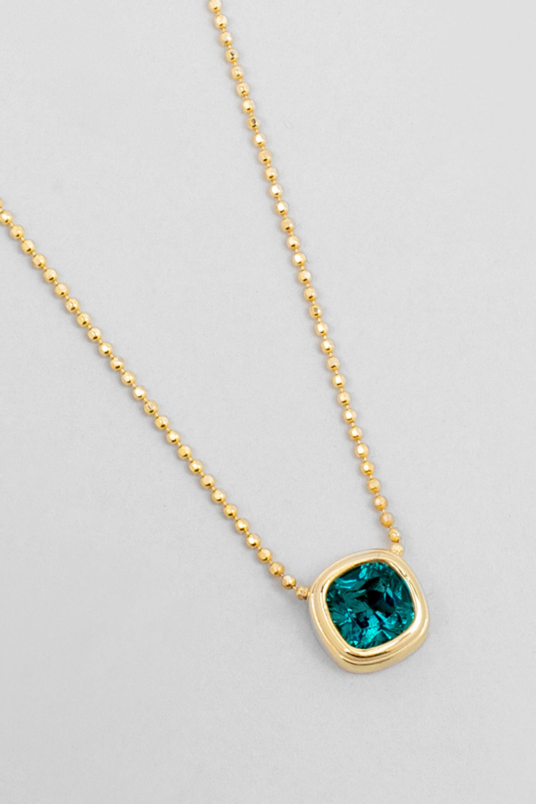 ⁠ Egzotik Yeşil 18 Ayar Beyaz Altın Kaplama Gümüş Kolye_4}