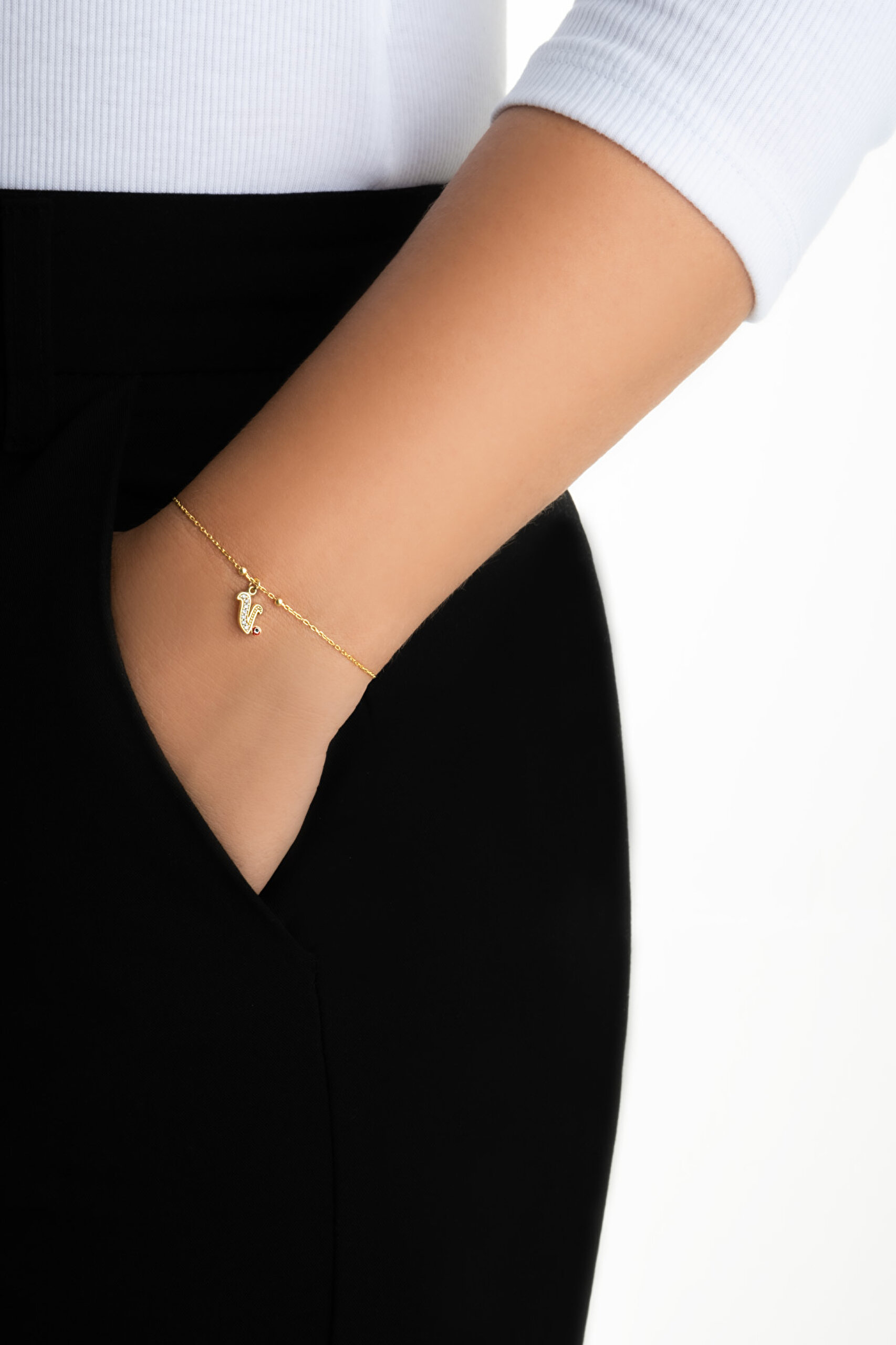 ⁠ V Harfi 18 Ayar Sarı Altın Kaplama 19 Cm Gümüş Nazar Bileklik_3}