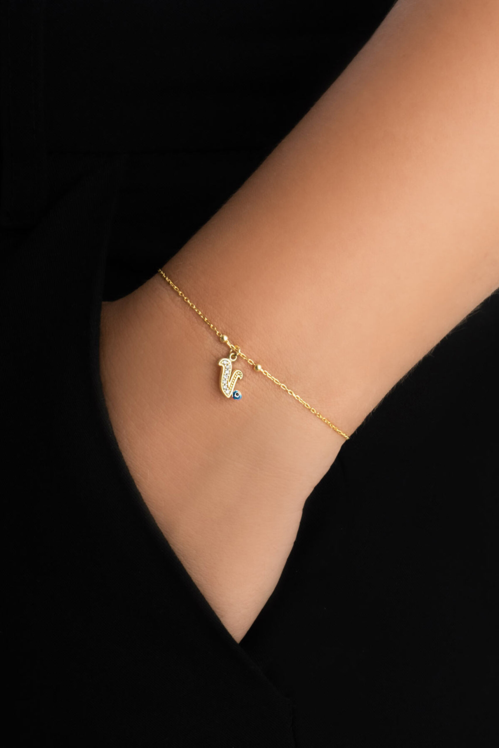 ⁠ V Harfi 18 Ayar Sarı Altın Kaplama 19 Cm Gümüş Nazar Bileklik_1}