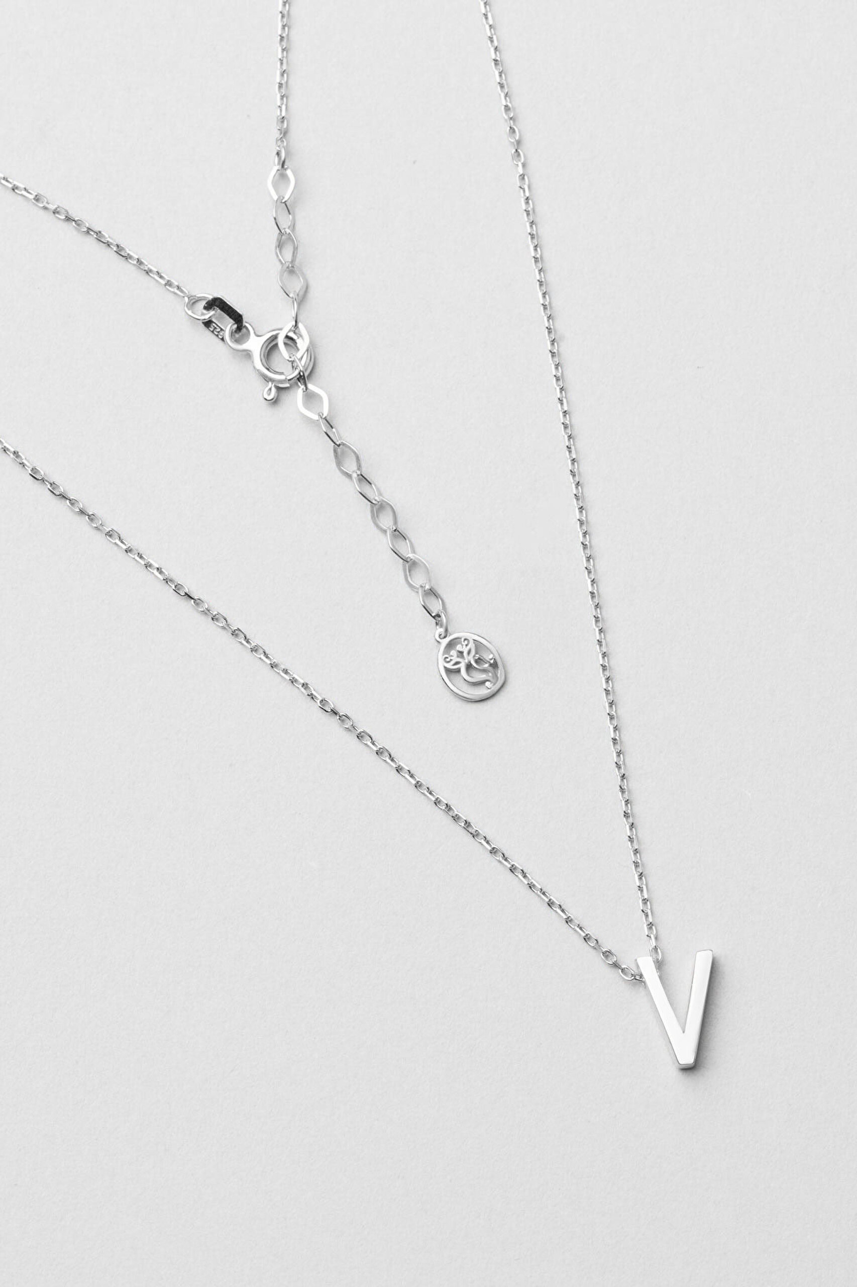 ⁠ My Story V Harfi 18 Ayar Beyaz Altın Kaplama 45 Cm Gümüş Kolye_0}
