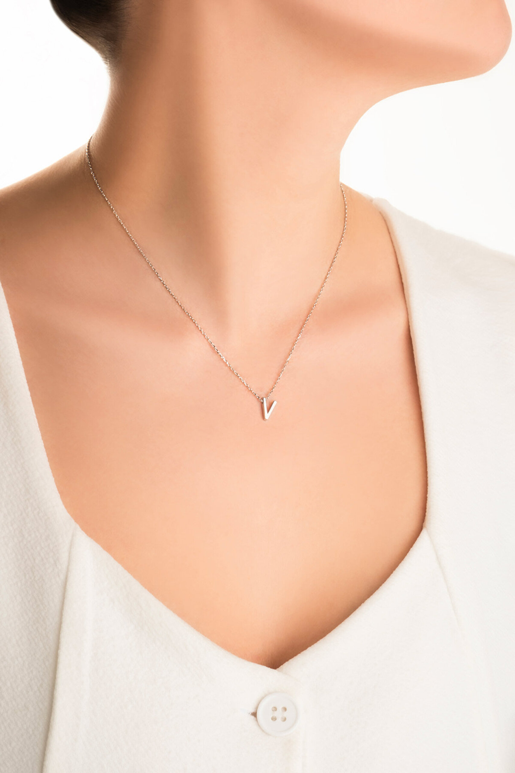 My Story V Harfi 18 Ayar Beyaz Altın Kaplama 45 Cm Gümüş Kolye - 3