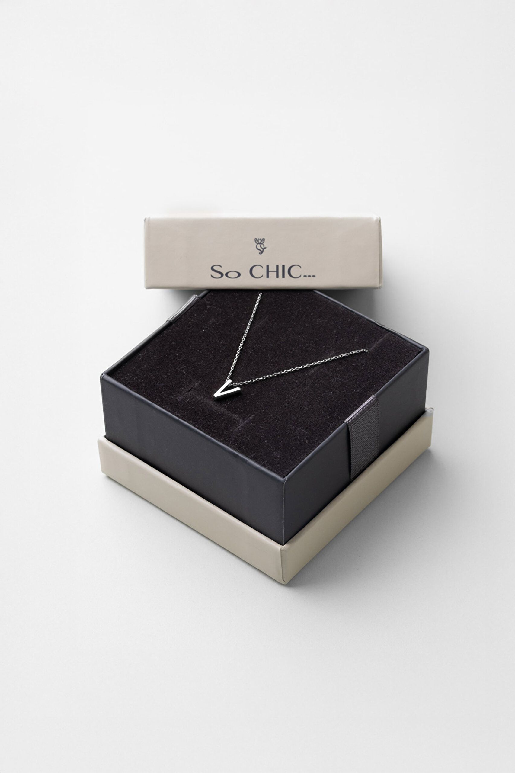 ⁠ My Story V Harfi 18 Ayar Beyaz Altın Kaplama 45 Cm Gümüş Kolye_5}