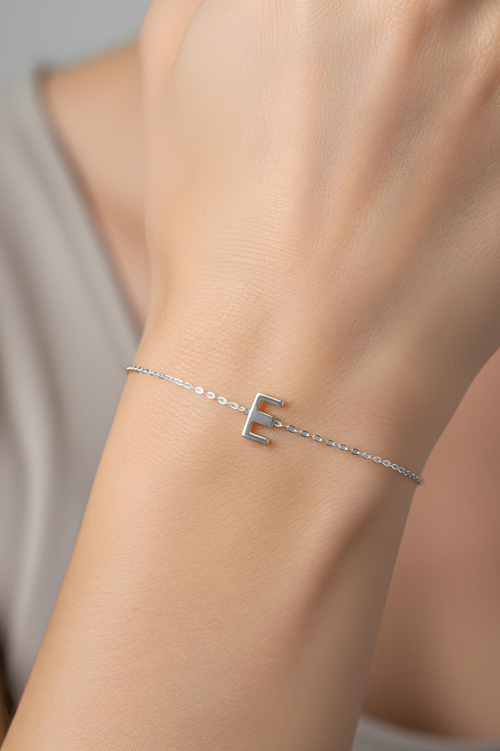 ⁠ My Story E Harfi 18 Ayar Beyaz Altın Kaplama 18 Cm Gümüş Bileklik_1}