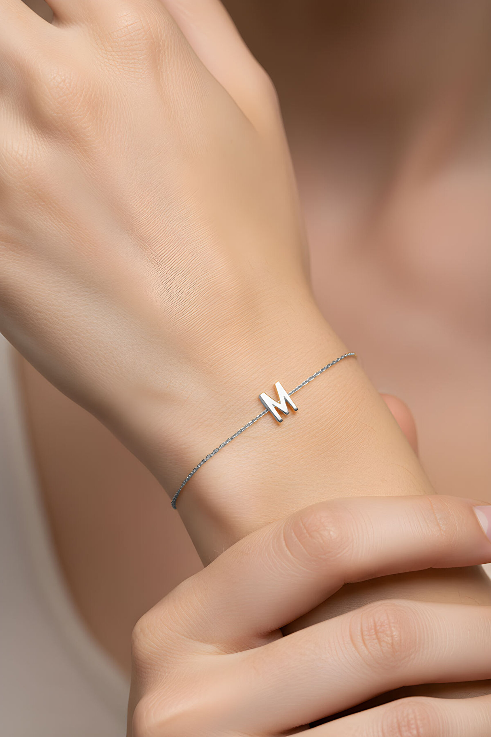 ⁠ My Story M Harfi 18 Ayar Beyaz Altın Kaplama 18 Cm Gümüş Bileklik_1}