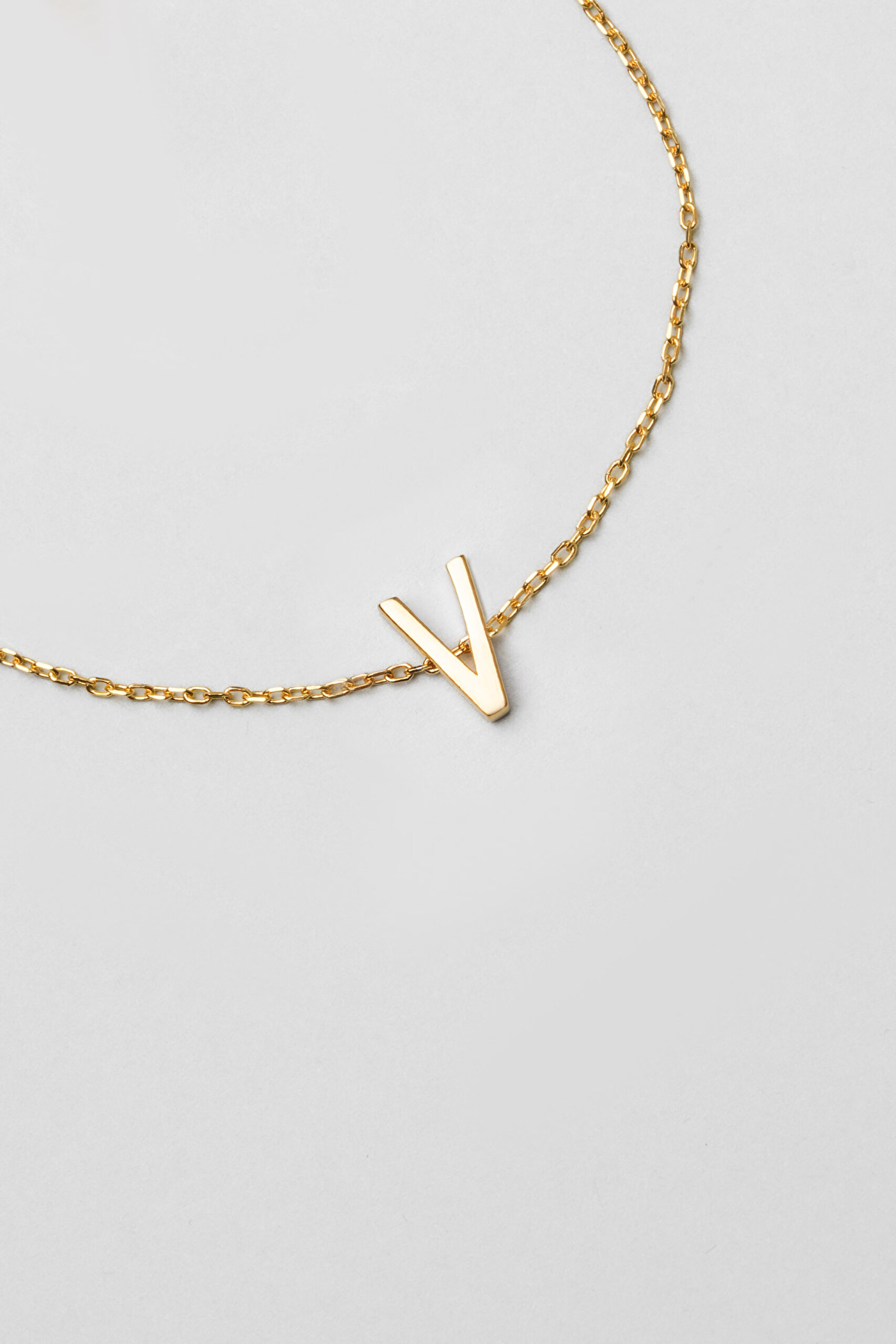 ⁠ My Story V Harfi 18 Ayar Sarı Altın Kaplama 18 Cm Gümüş Bileklik_3}