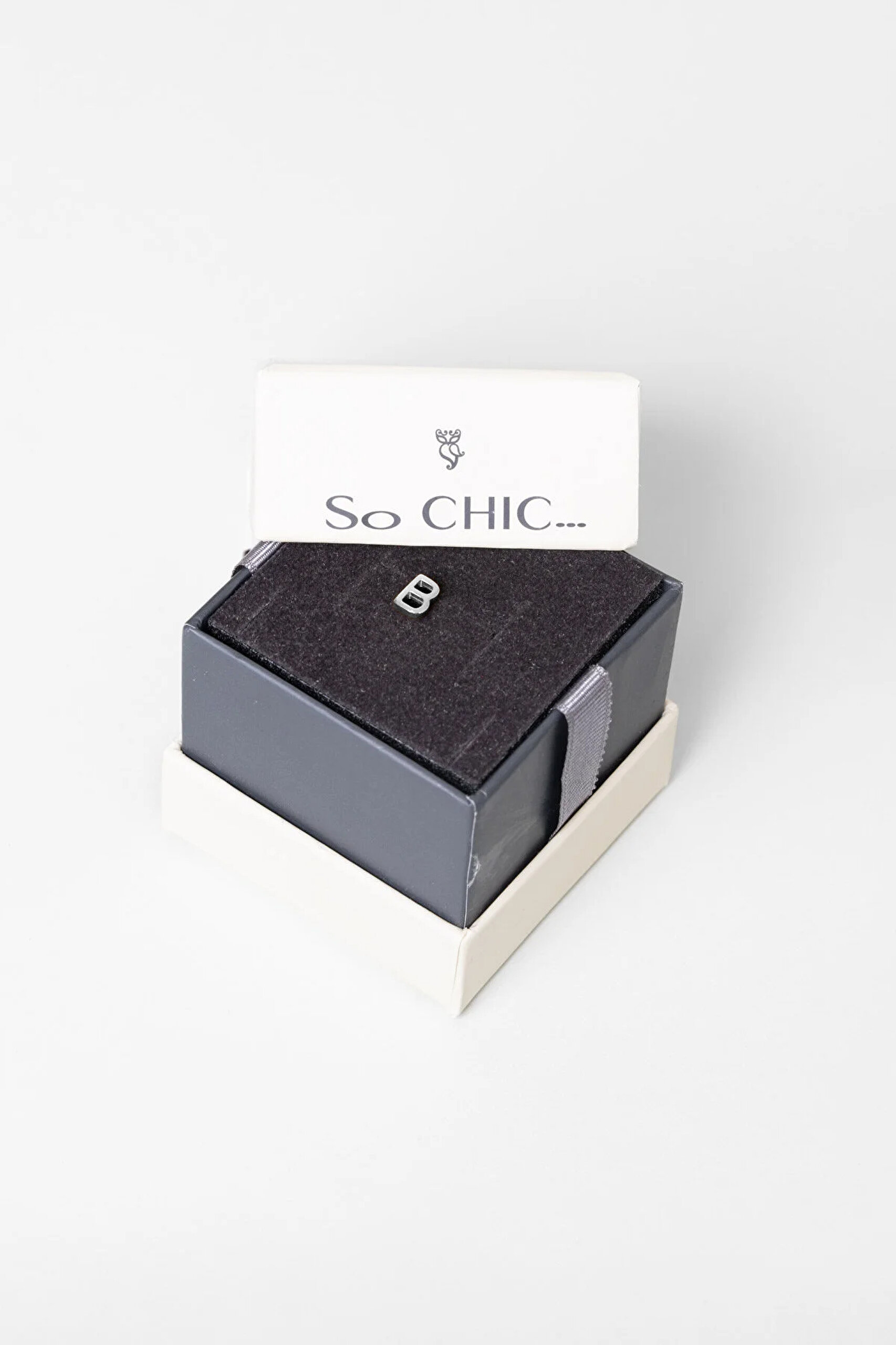 ⁠ My Story B Harfi 18 Ayar Beyaz Altın Kaplama Gümüş Tek Küpe_3}