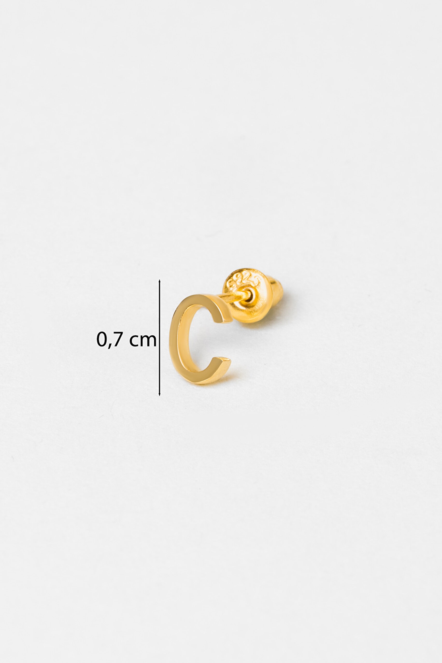 ⁠ My Story C Harfi 18 Ayar Sarı Altın Kaplama Gümüş Tek Küpe_2}