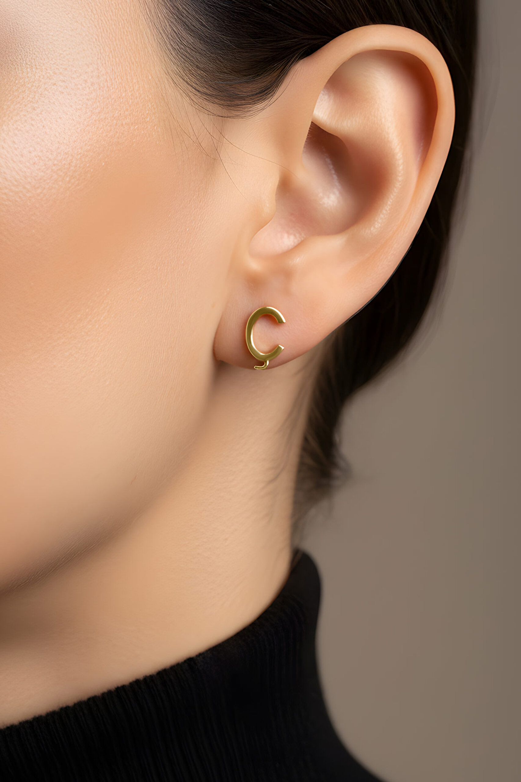 ⁠ My Story Ç Harfi 18 Ayar Sarı Altın Kaplama Gümüş Tek Küpe_1}